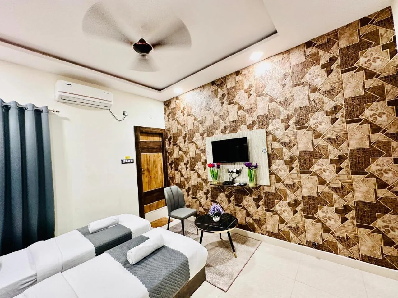 Property building, Bed in Hotel Sky International- Airport Zone Hyderabad