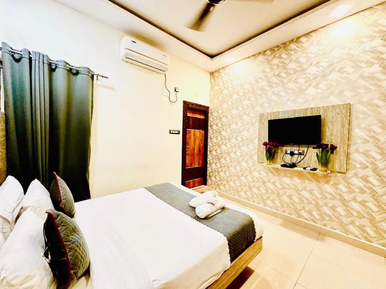 Property building, Bed in Hotel Sky International- Airport Zone Hyderabad