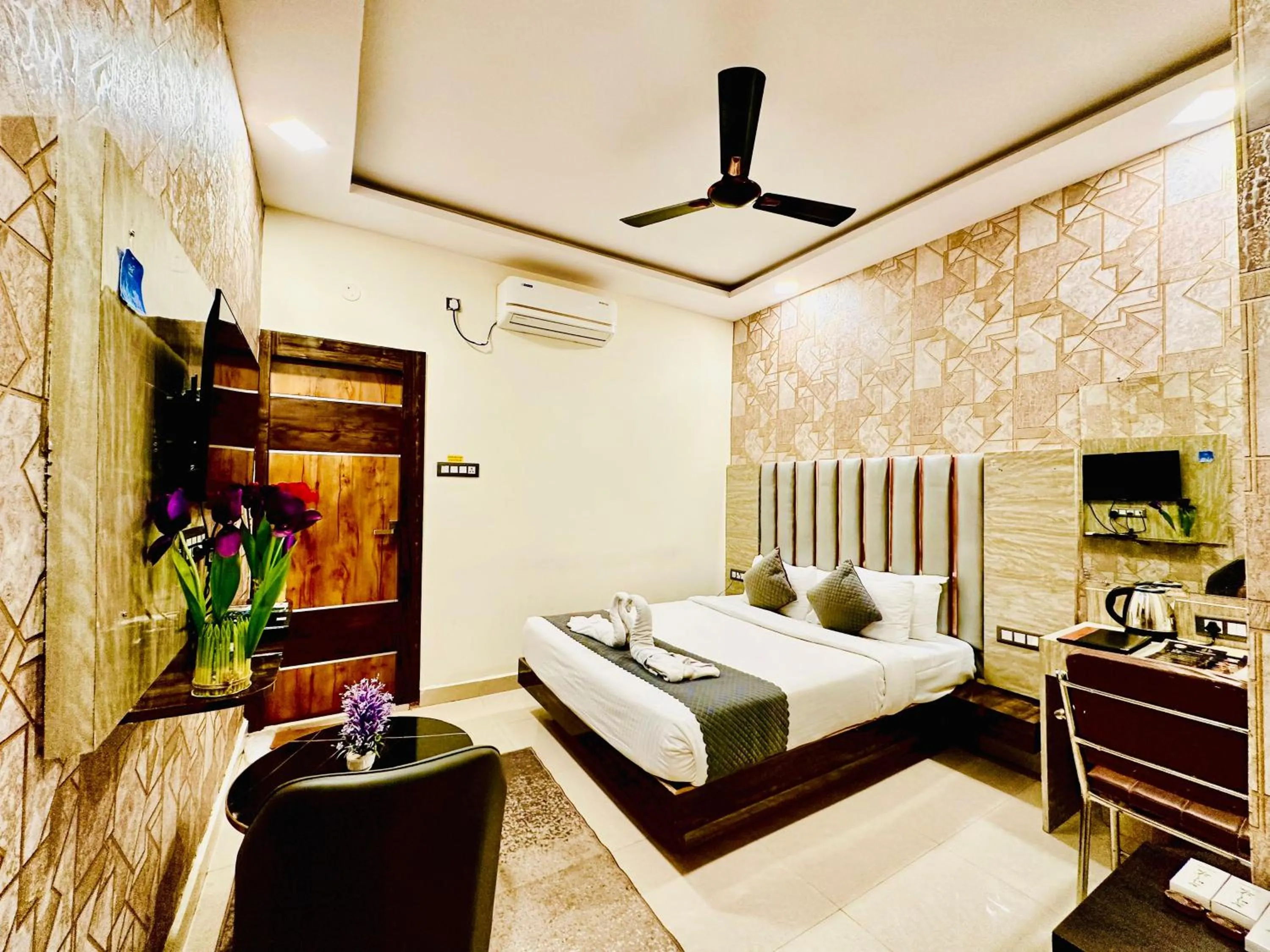 Property building, Bed in Hotel Sky International- Airport Zone Hyderabad