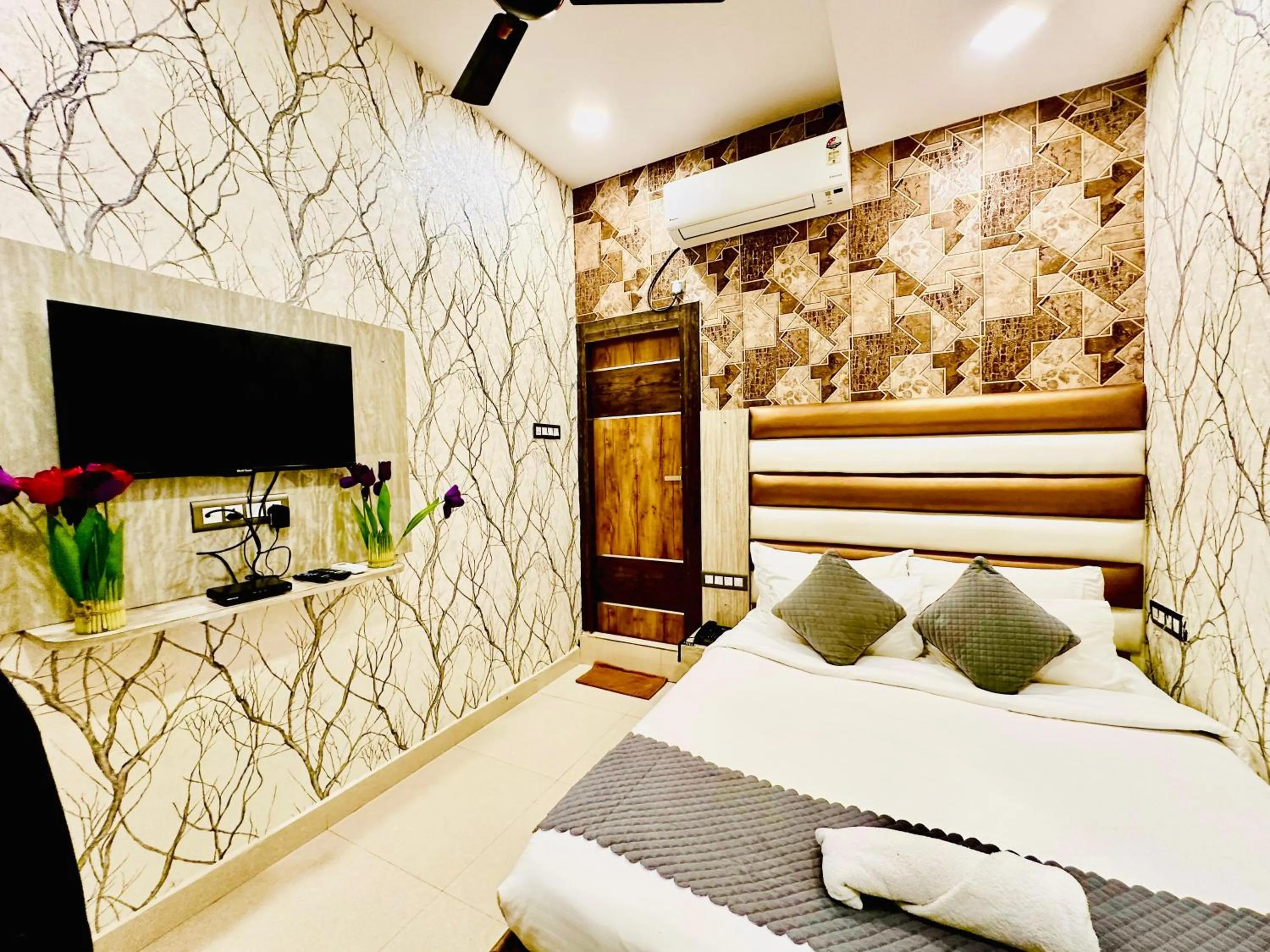 Property building, Bed in Hotel Sky International- Airport Zone Hyderabad