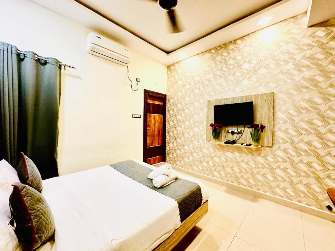 Property building, Bed in Hotel Sky International- Airport Zone Hyderabad