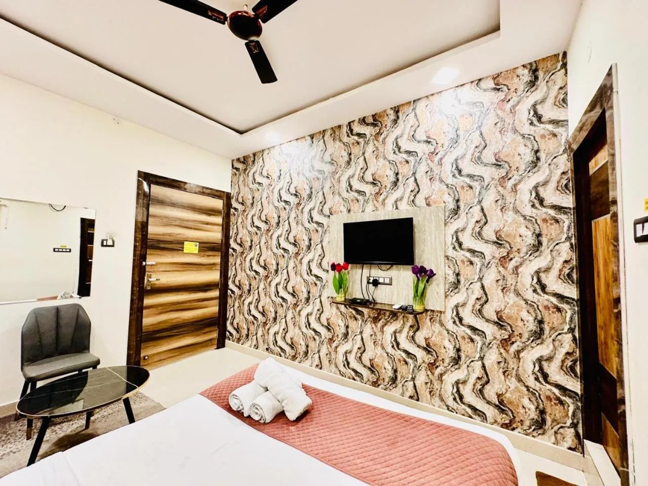 Property building, Bed in Hotel Sky International- Airport Zone Hyderabad