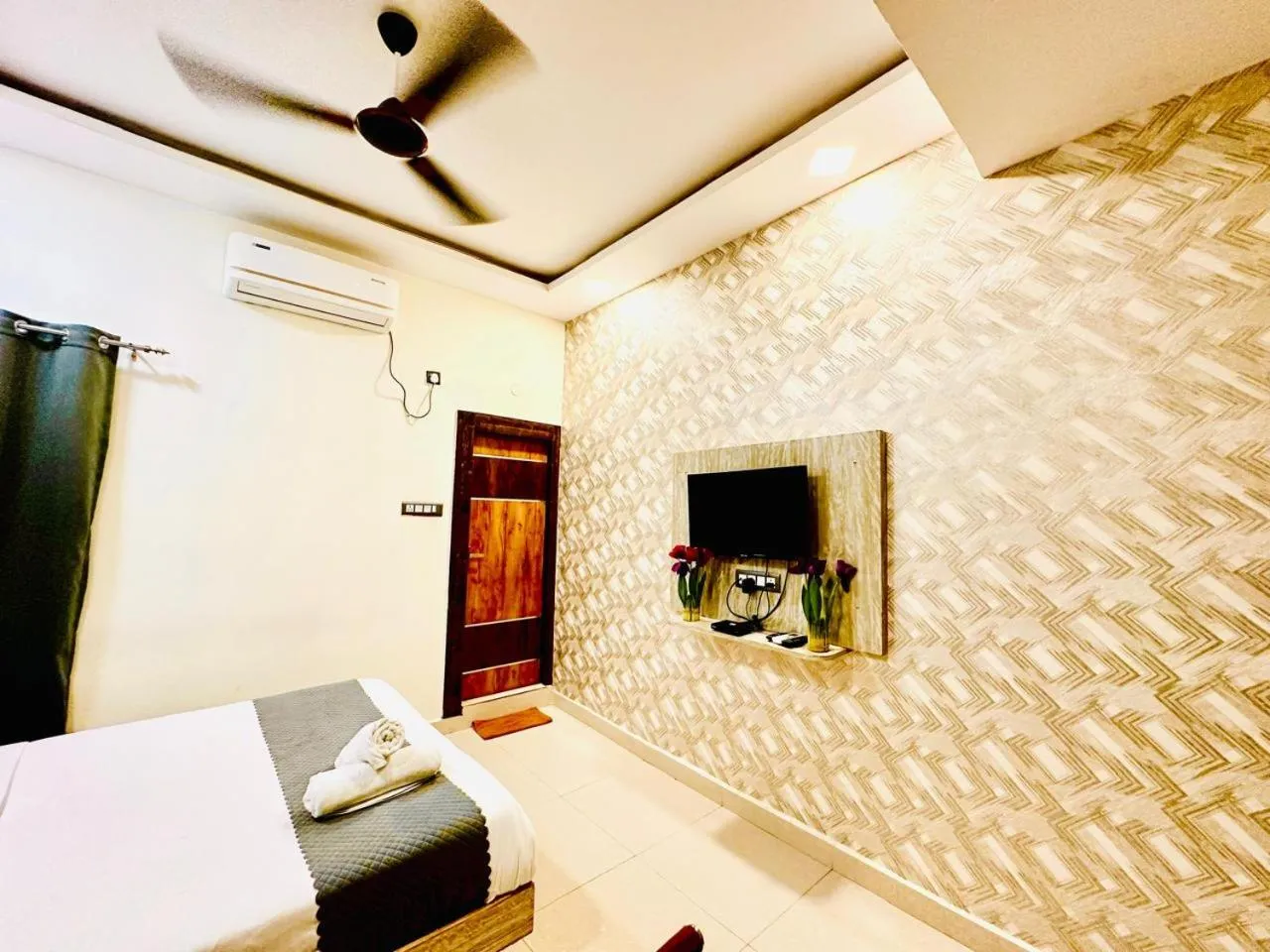 Property building, Bed in Hotel Sky International- Airport Zone Hyderabad