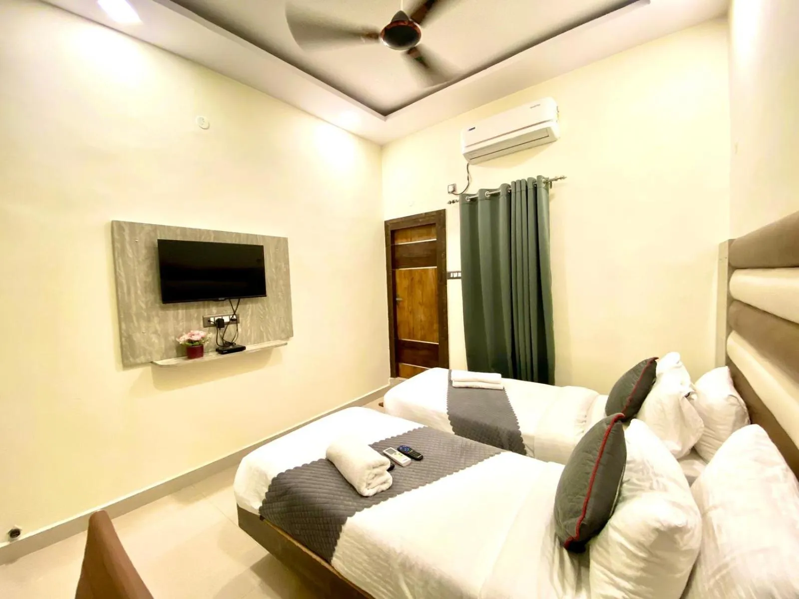 Property building, Bed in Hotel Sky International- Airport Zone Hyderabad