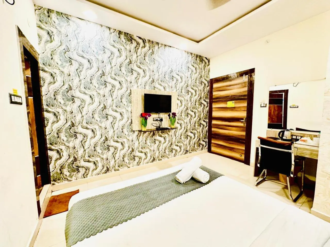 Property building, Bed in Hotel Sky International- Airport Zone Hyderabad