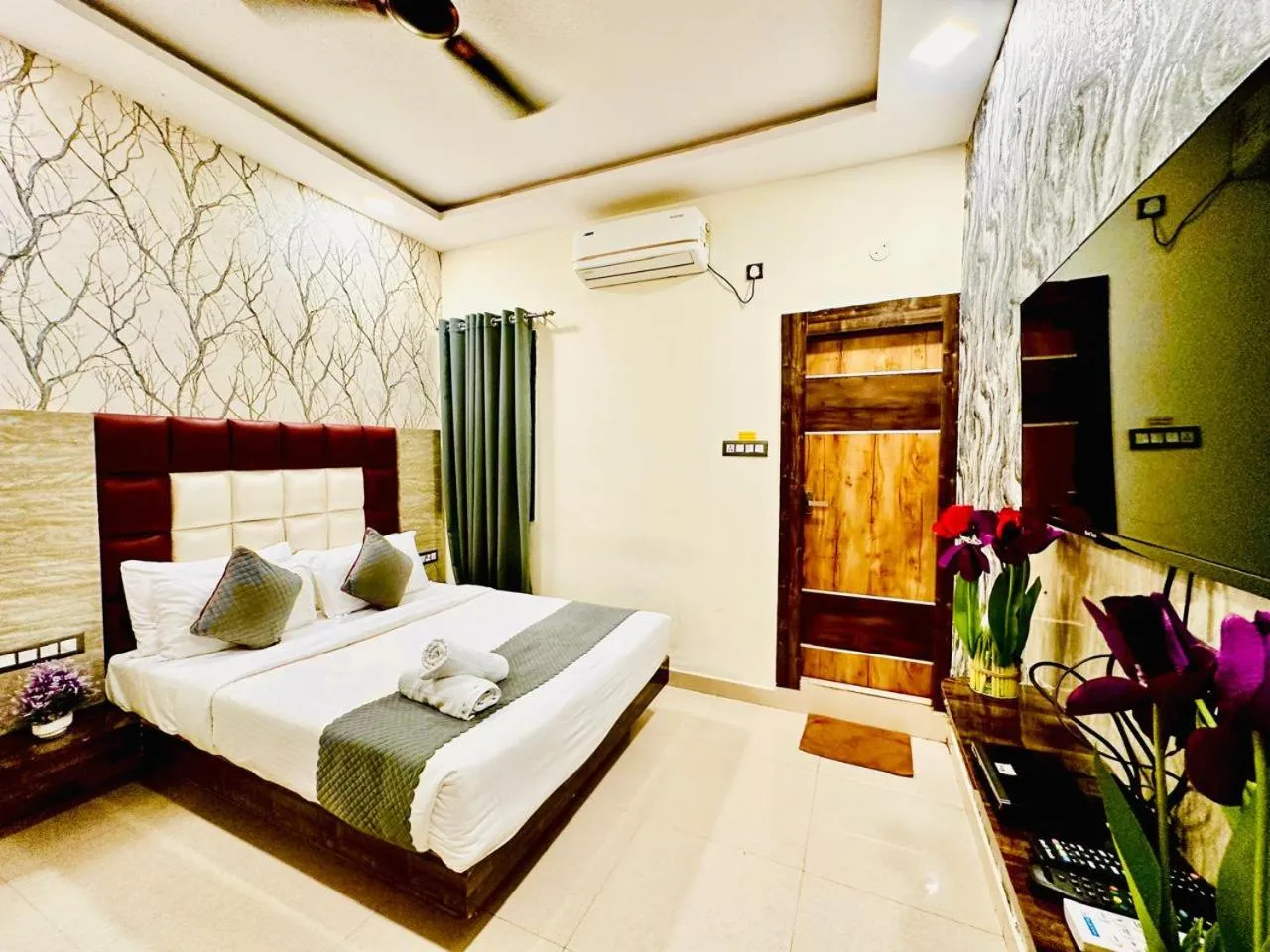 Property building, Bed in Hotel Sky International- Airport Zone Hyderabad