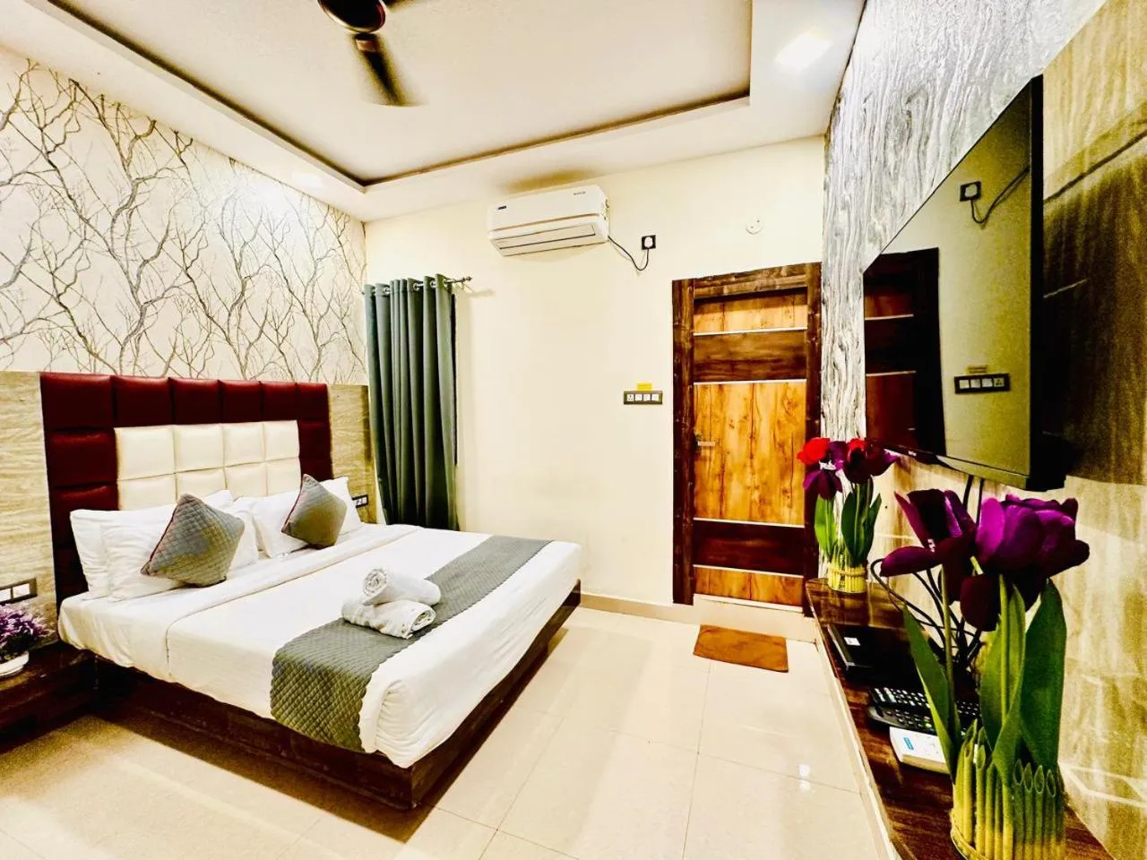 Property building, Bed in Hotel Sky International- Airport Zone Hyderabad