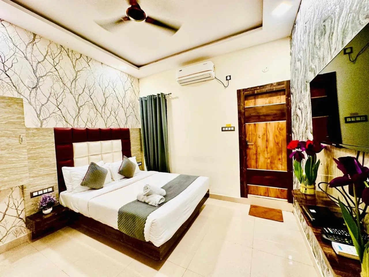 Property building, Bed in Hotel Sky International- Airport Zone Hyderabad