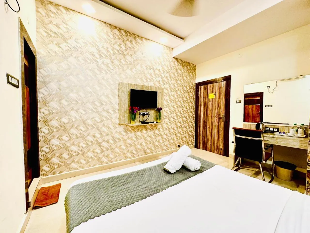 Property building, Bed in Hotel Sky International- Airport Zone Hyderabad