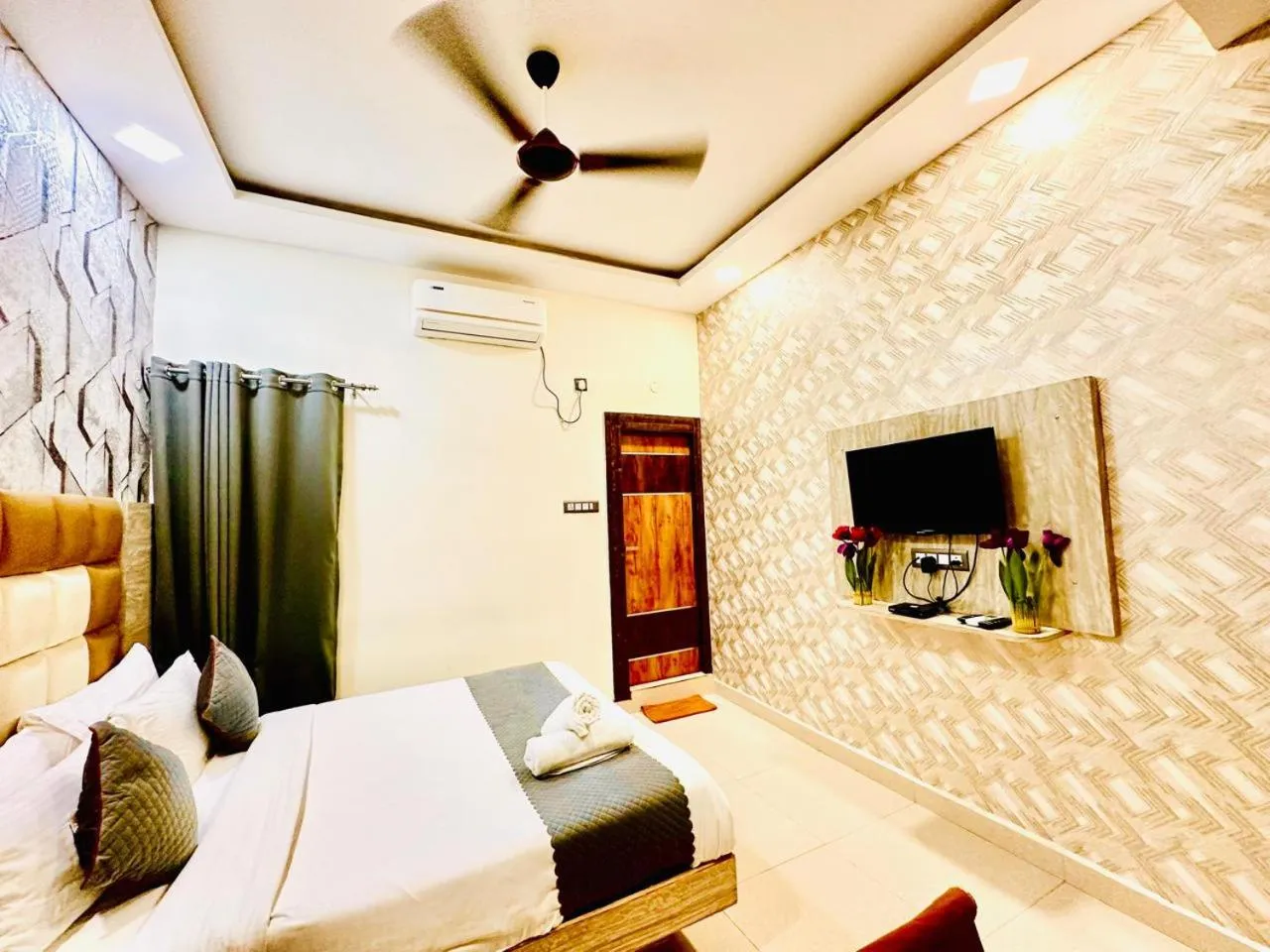 Property building, Bed in Hotel Sky International- Airport Zone Hyderabad