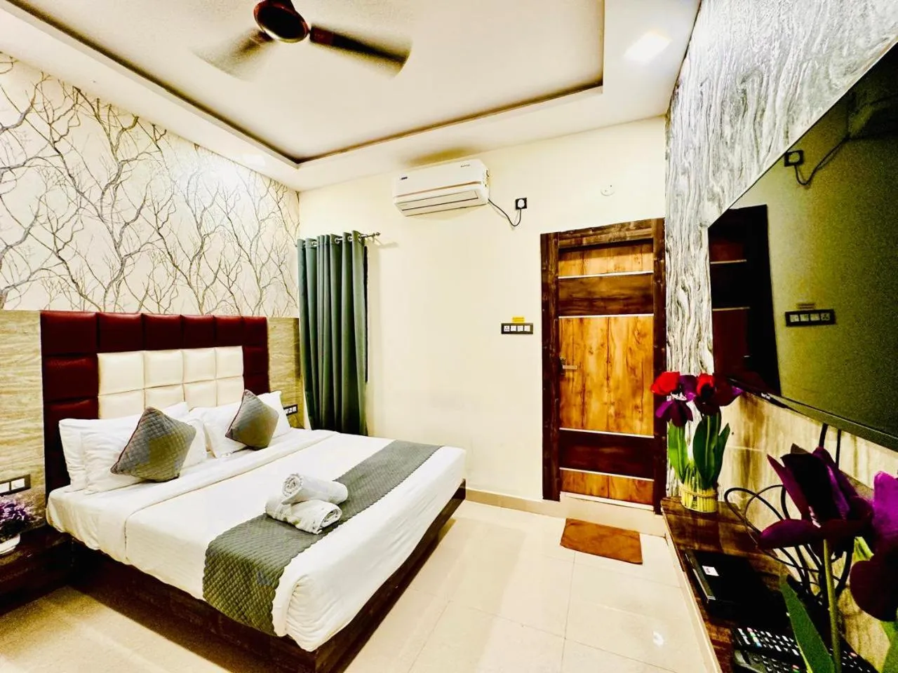 Property building, Bed in Hotel Sky International- Airport Zone Hyderabad