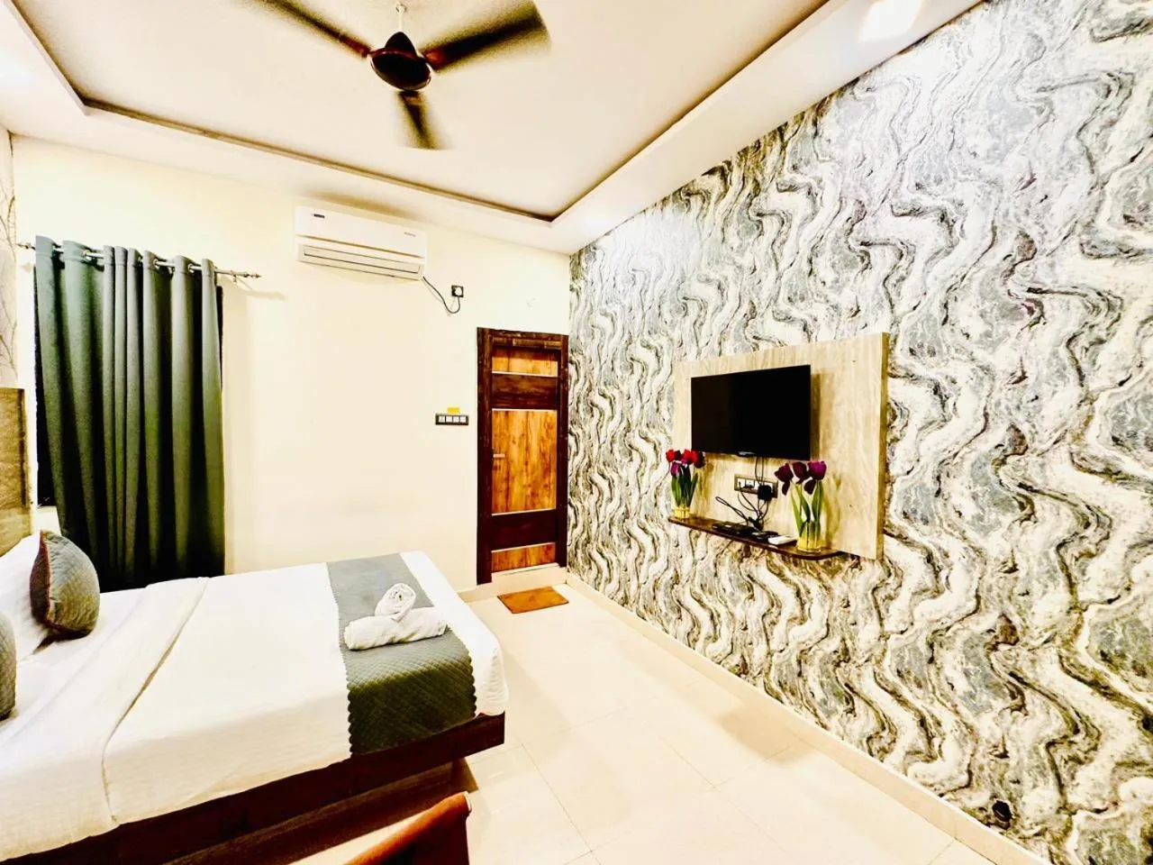 Property building, Bed in Hotel Sky International- Airport Zone Hyderabad