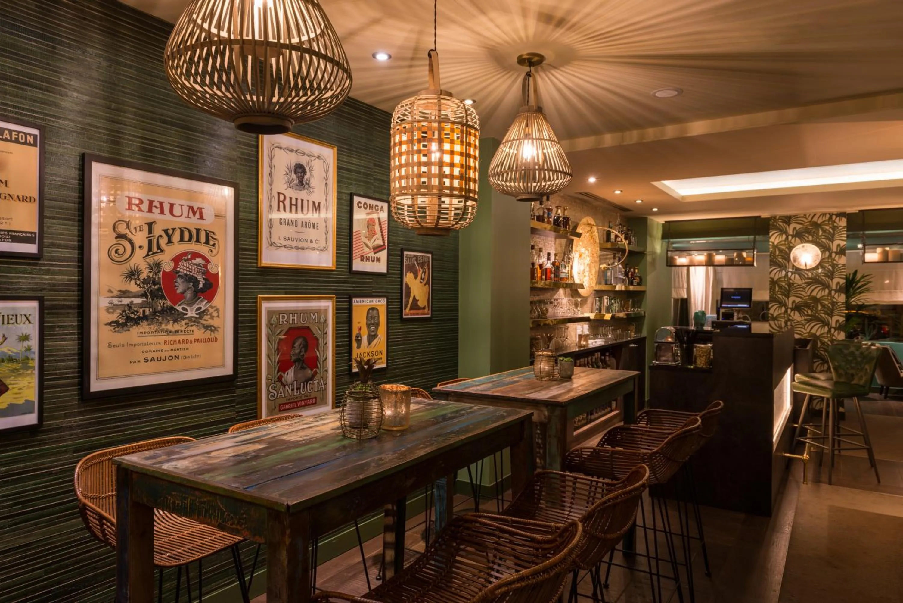 Lounge or bar in Hôtel La Bourdonnais by Inwood Hotels