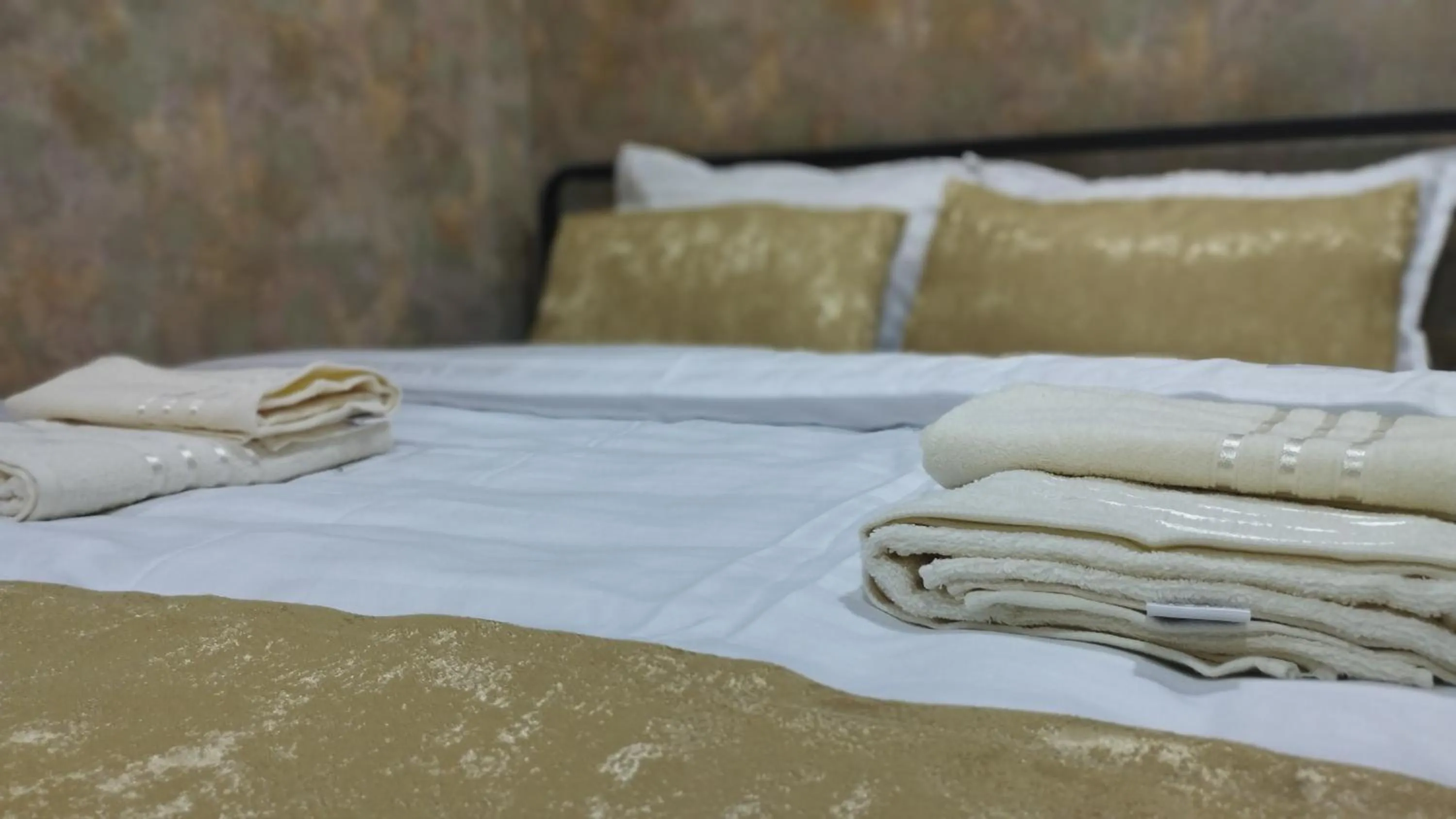 Bed in Reyhana Unique House