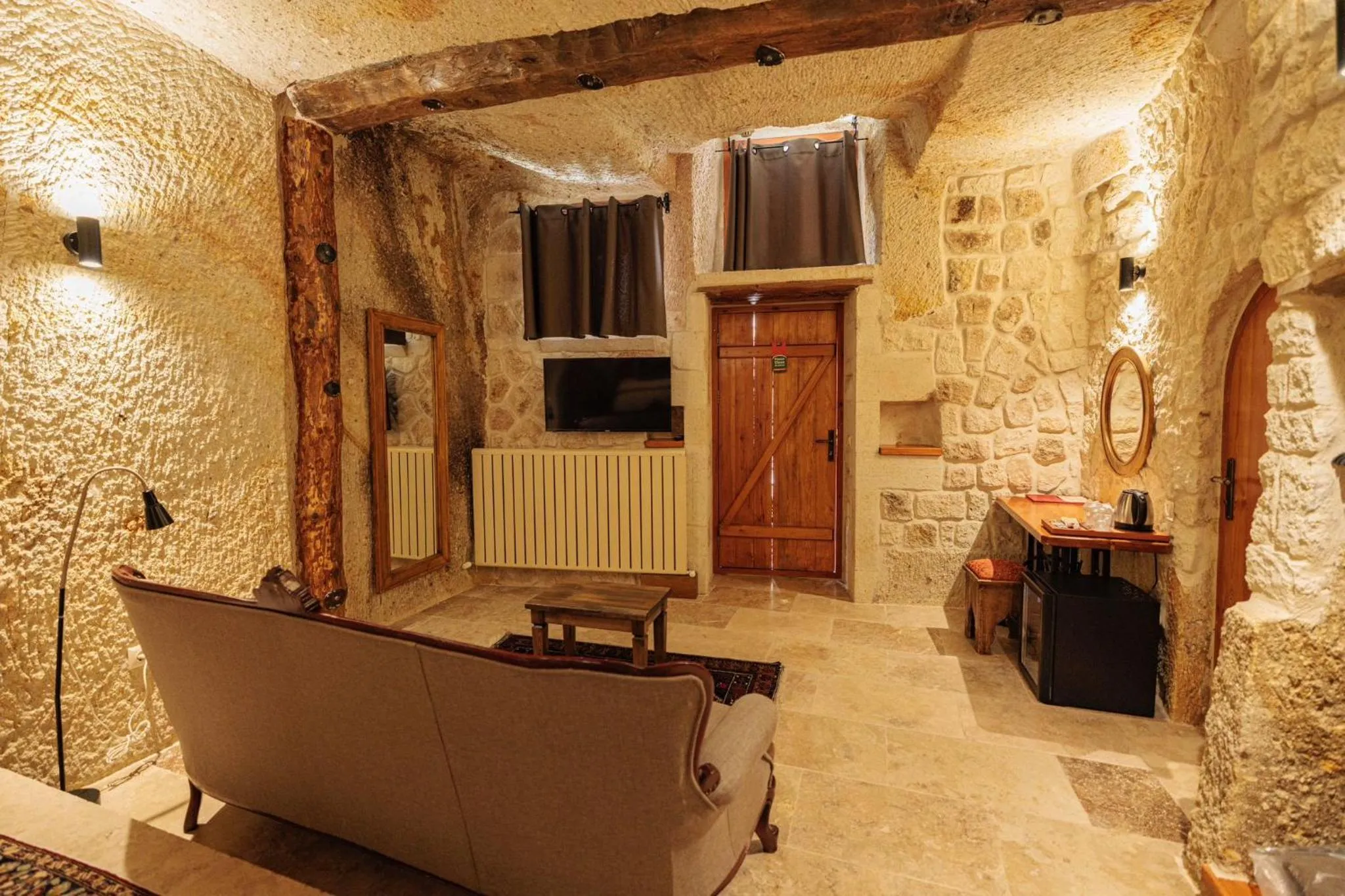 TV and multimedia in Canyon Cave Hotel