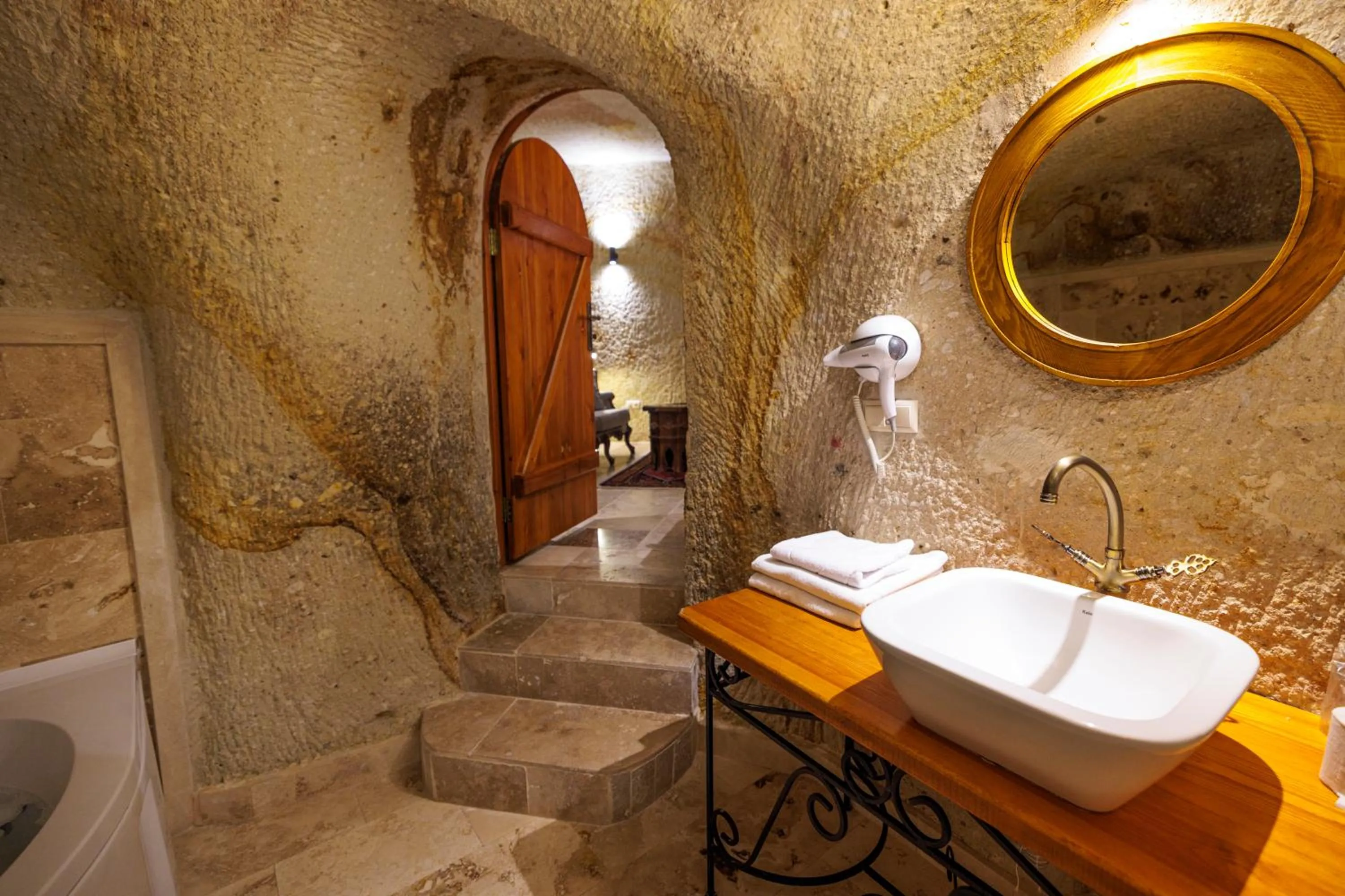 Hot Tub in Canyon Cave Hotel