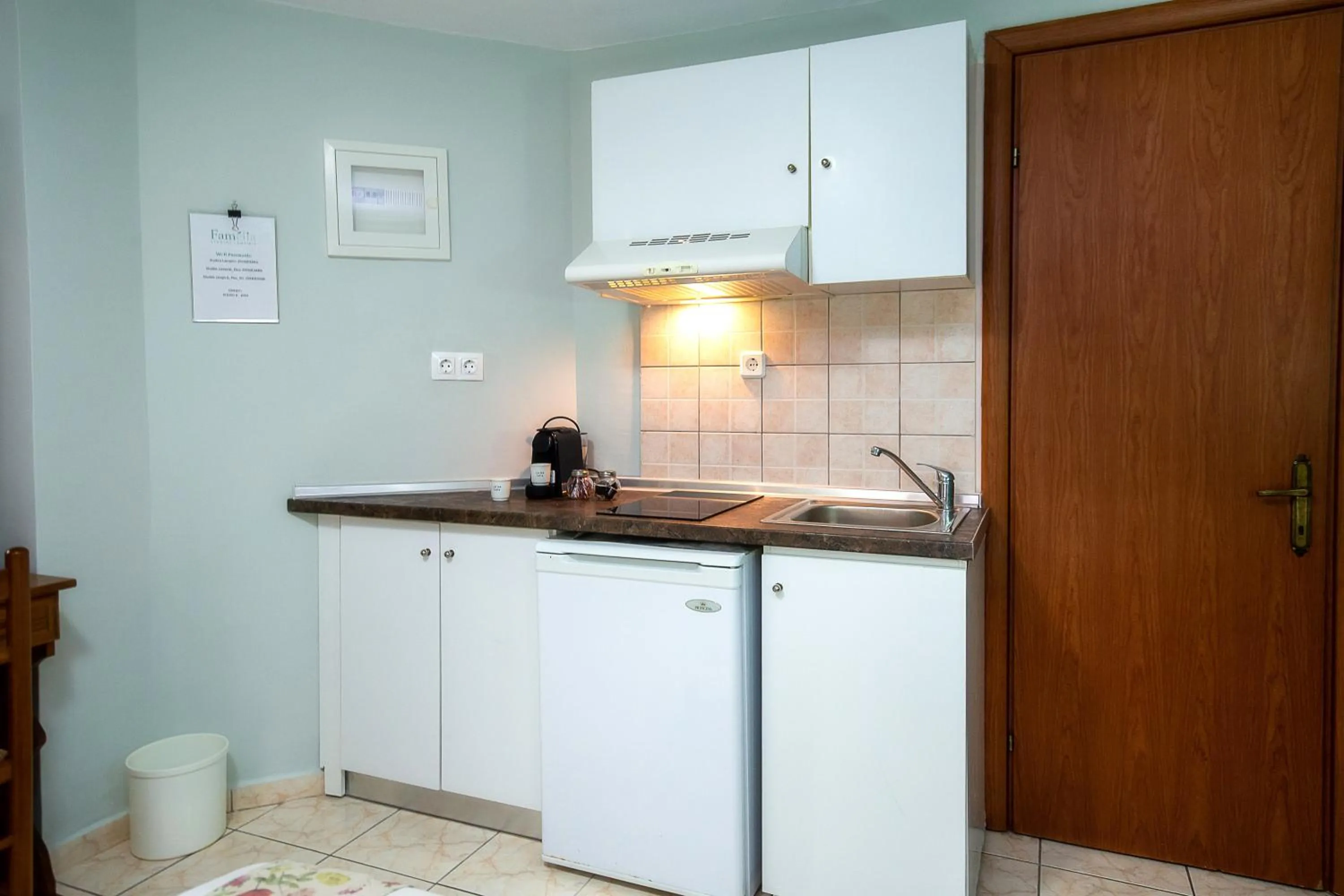 kitchen in Famelia Studios Lampiris