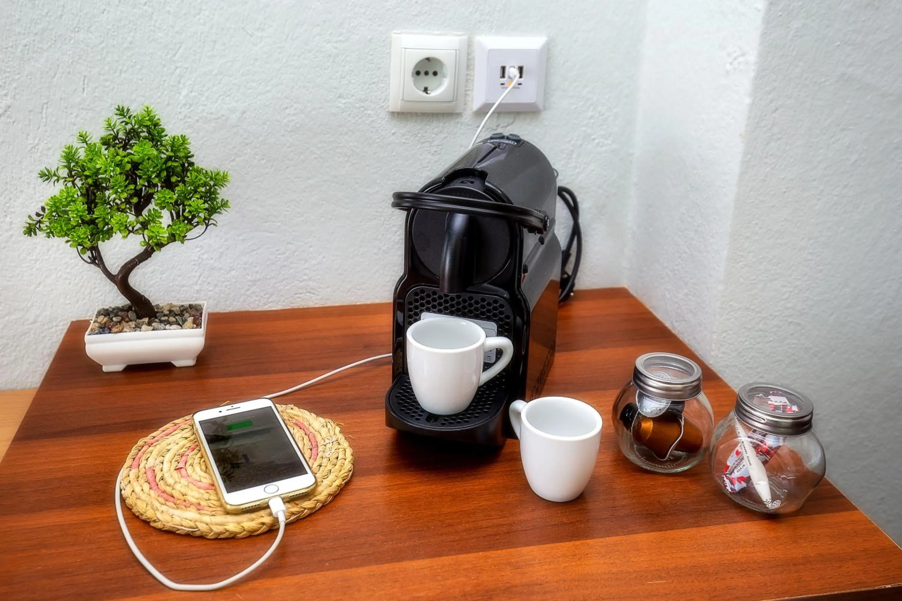 Coffee/tea facilities in Famelia Studios Lampiris