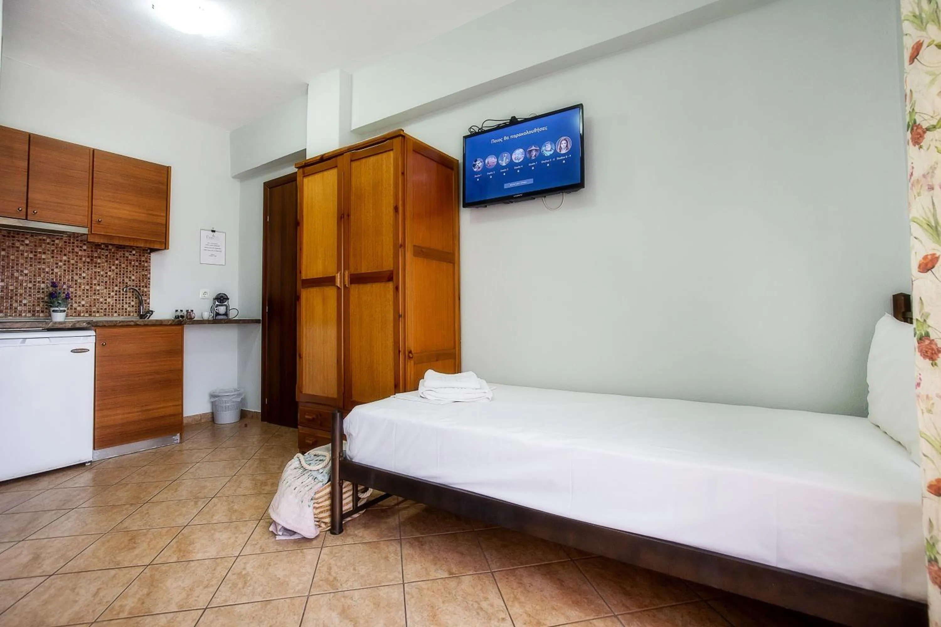 Bed in Famelia Studios Lampiris