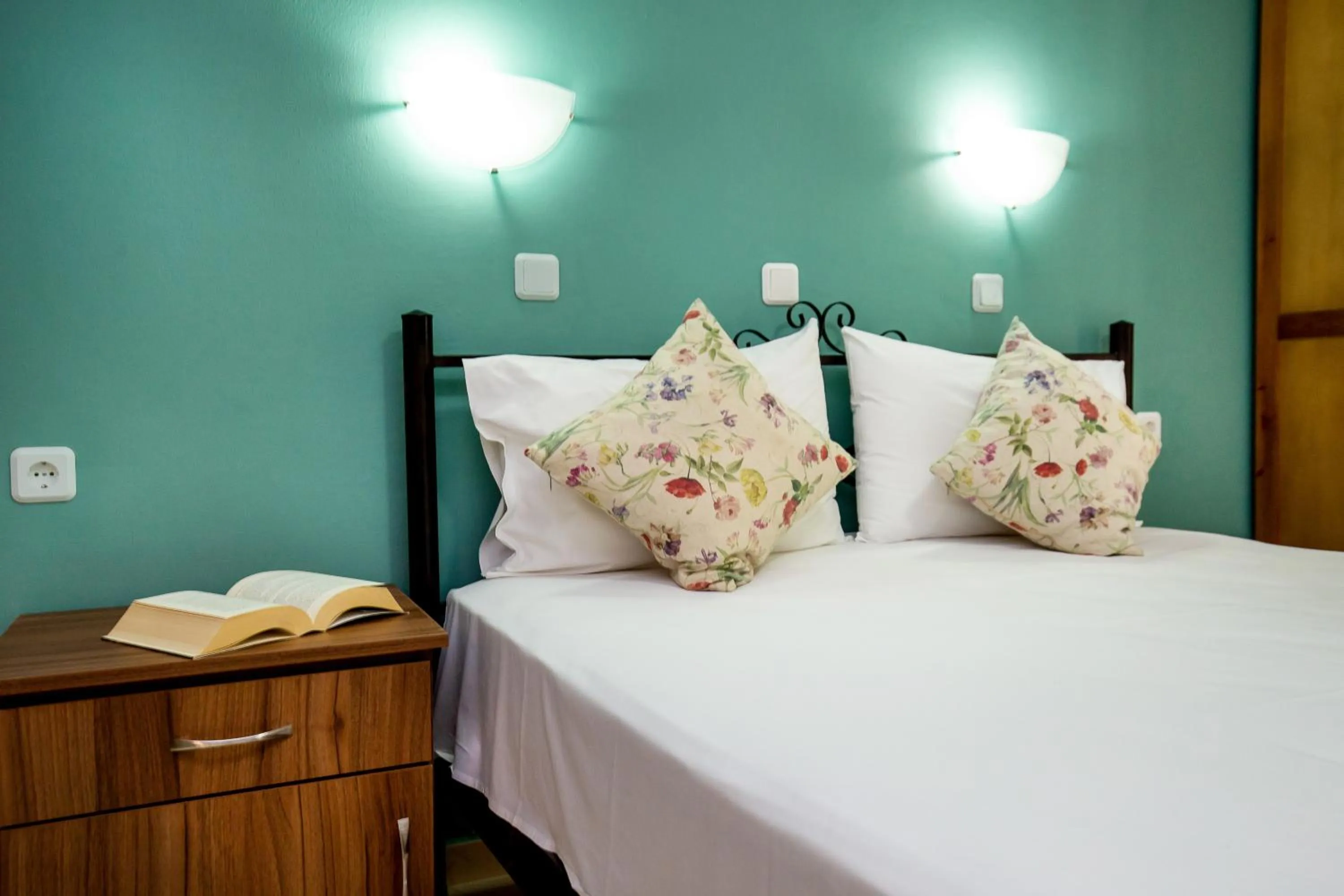 Bed in Famelia Studios Lampiris