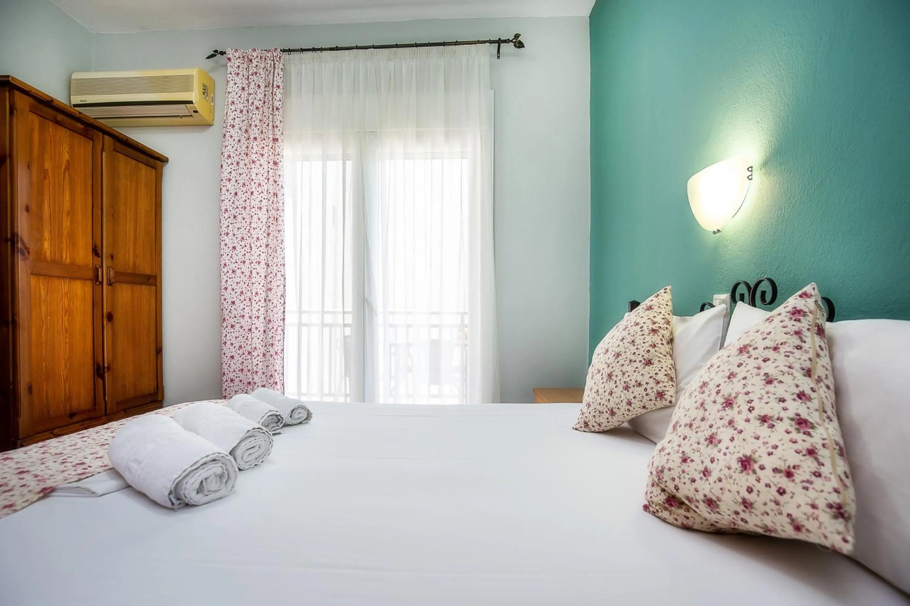 Bed in Famelia Studios Lampiris