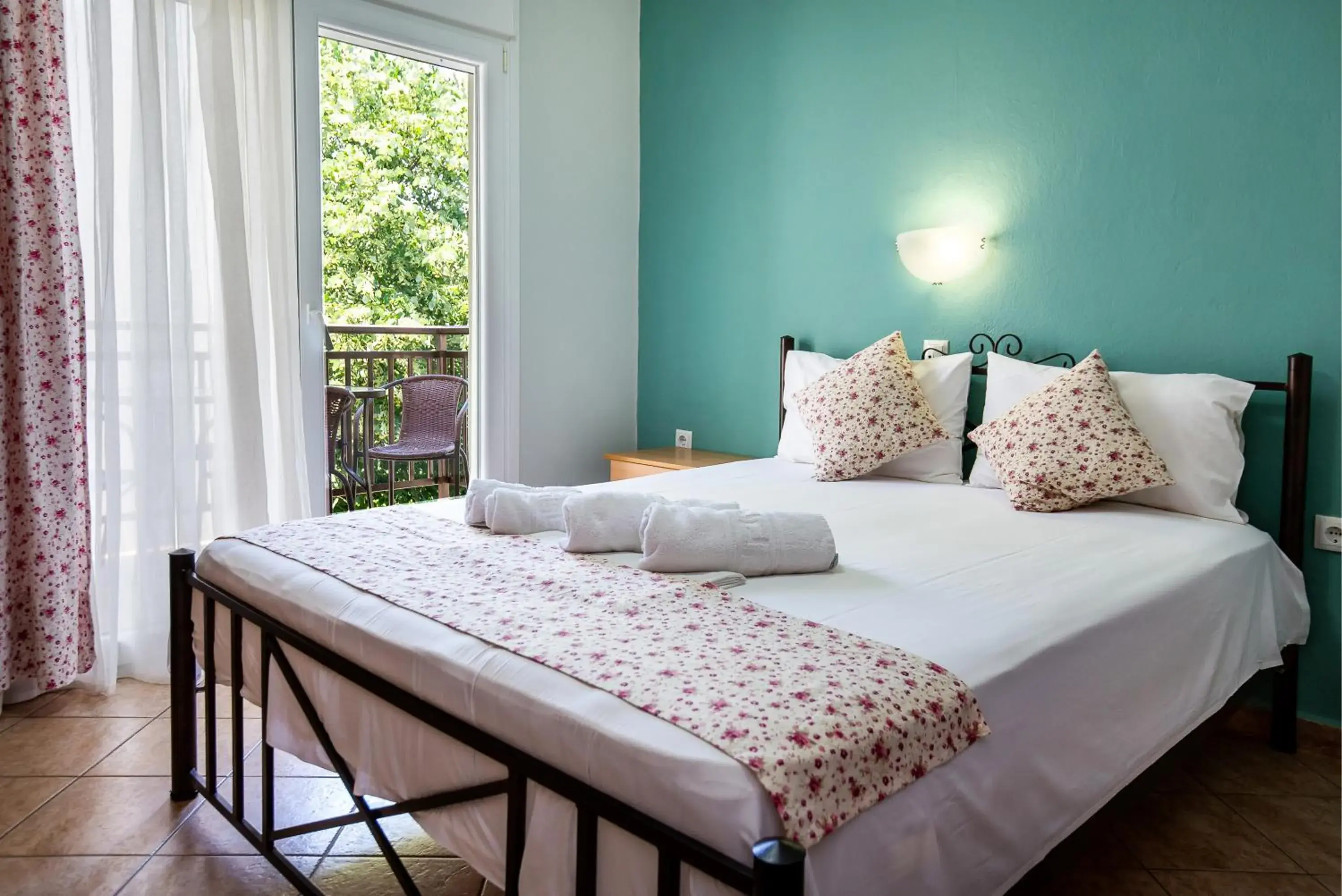 Famelia Studios Lampiris Famelia Studios Lampiris