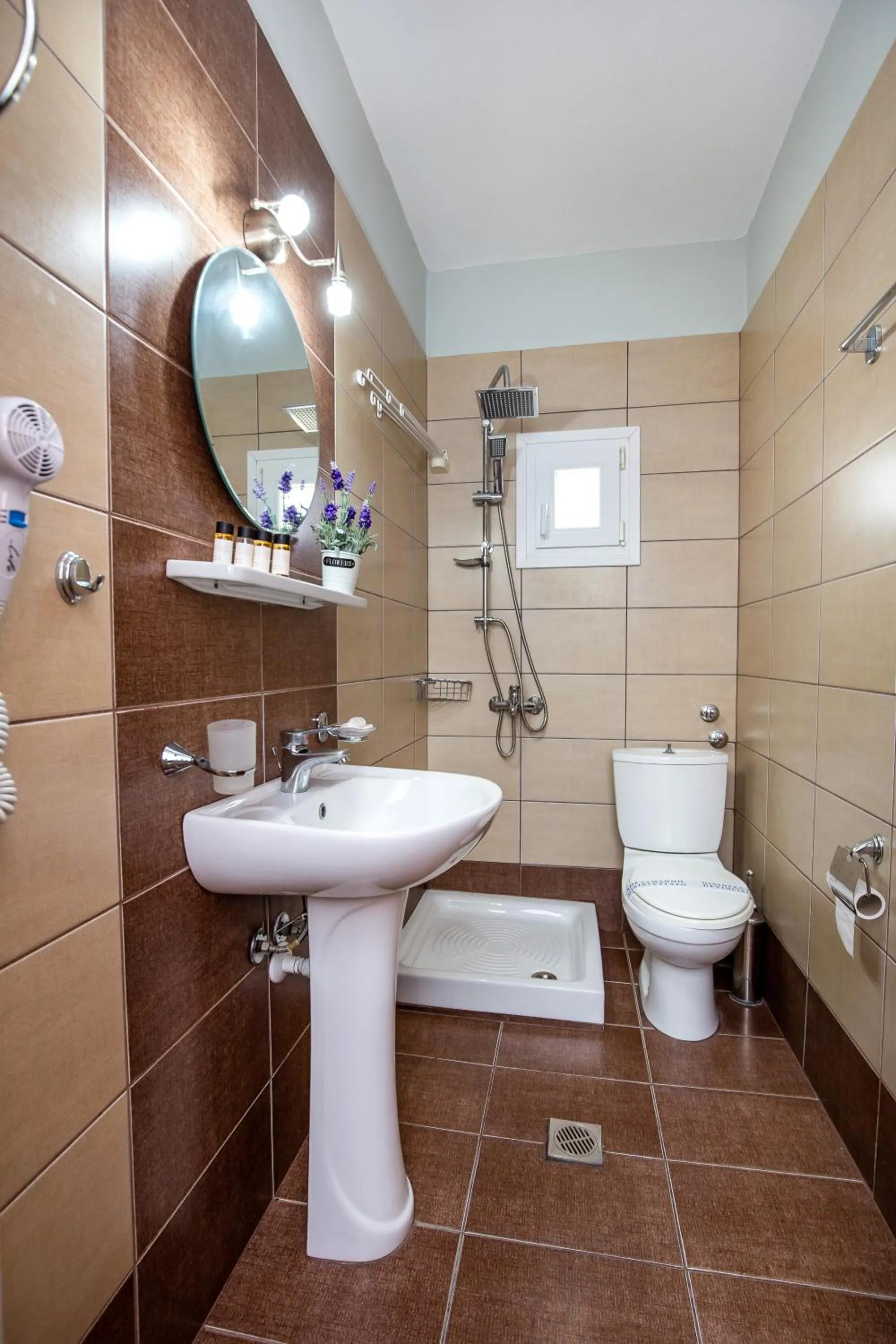 Shower in Famelia Studios Lampiris