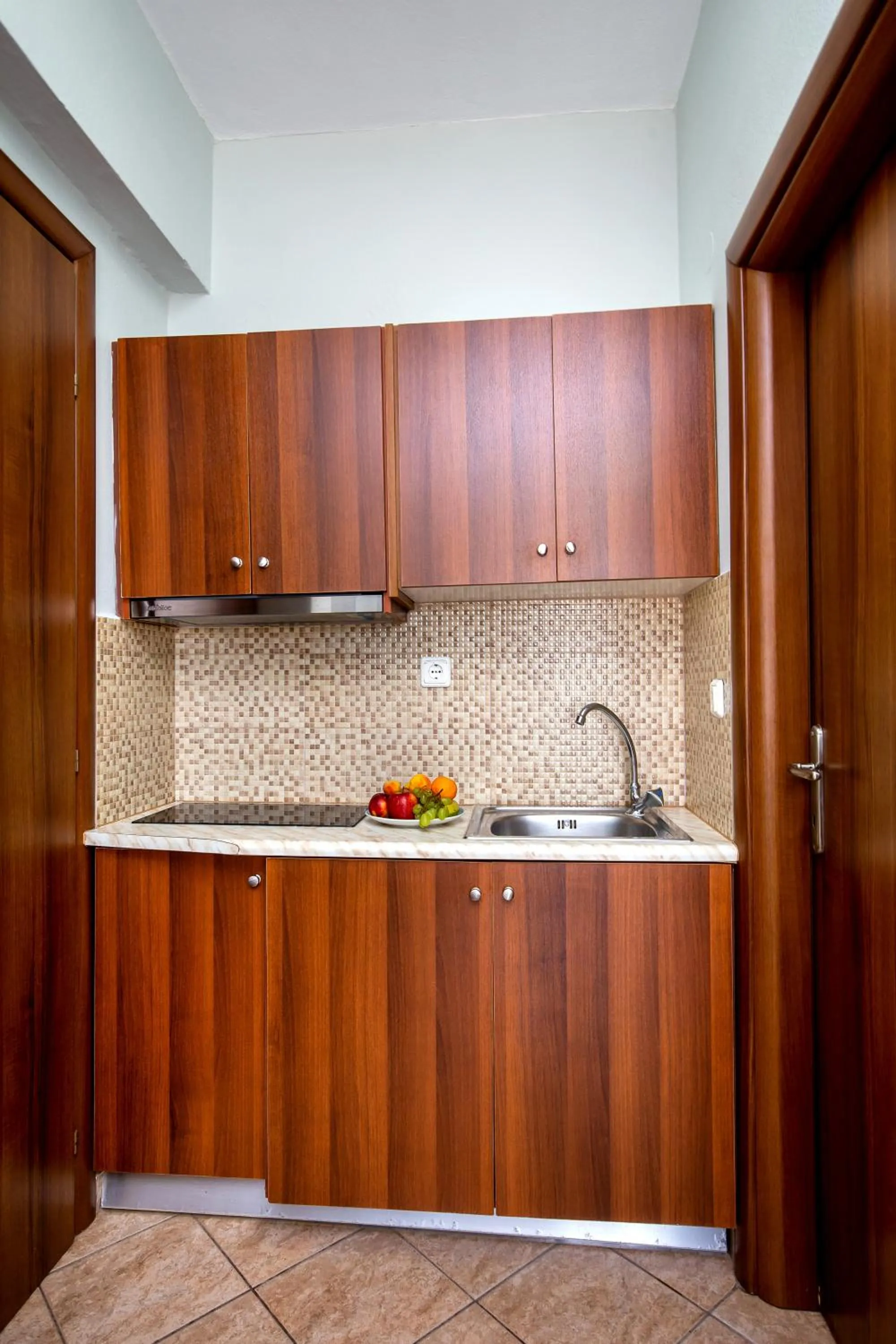 kitchen in Famelia Studios Lampiris