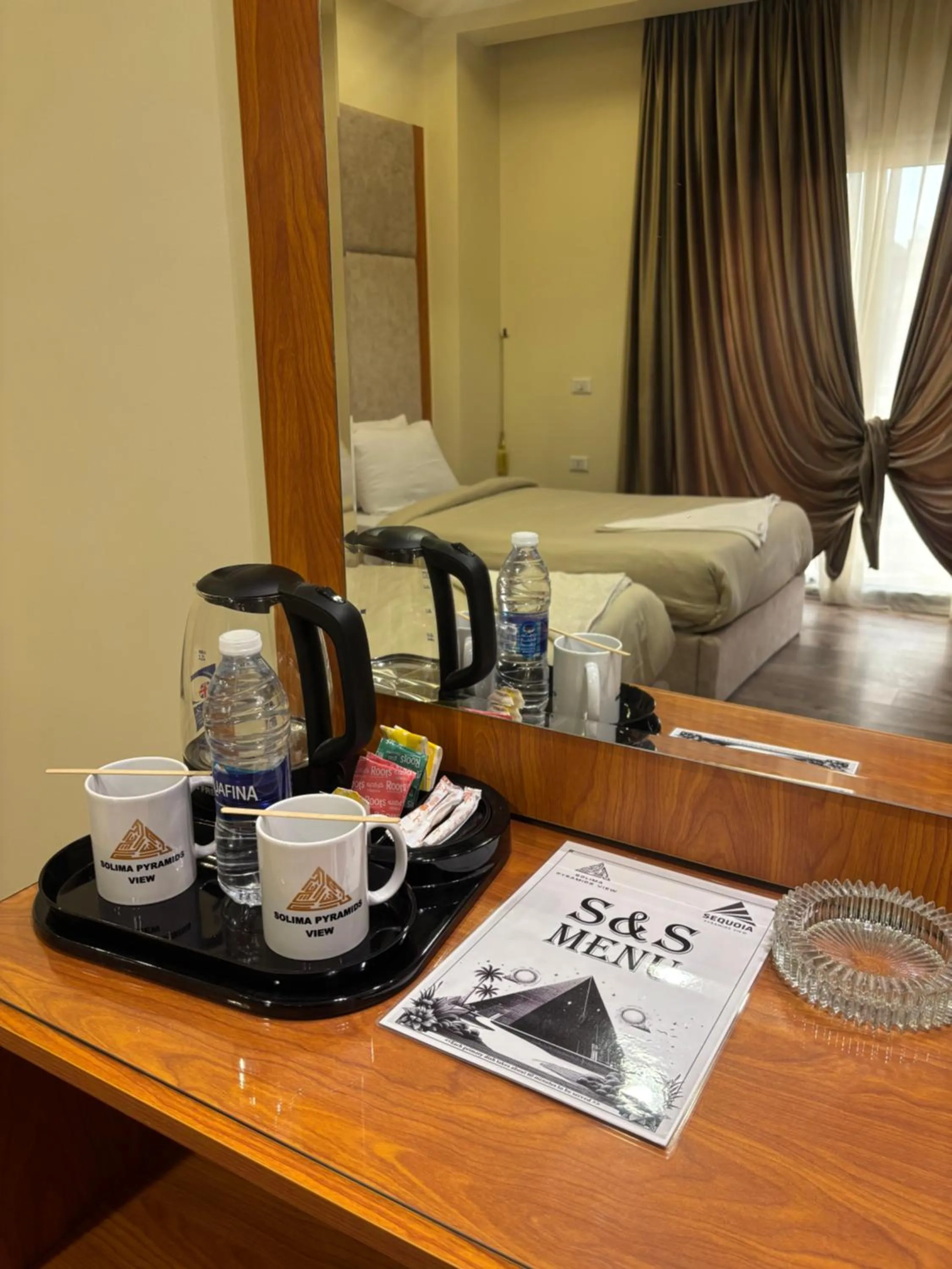 Drinks, Bed in Solima Pyramids View