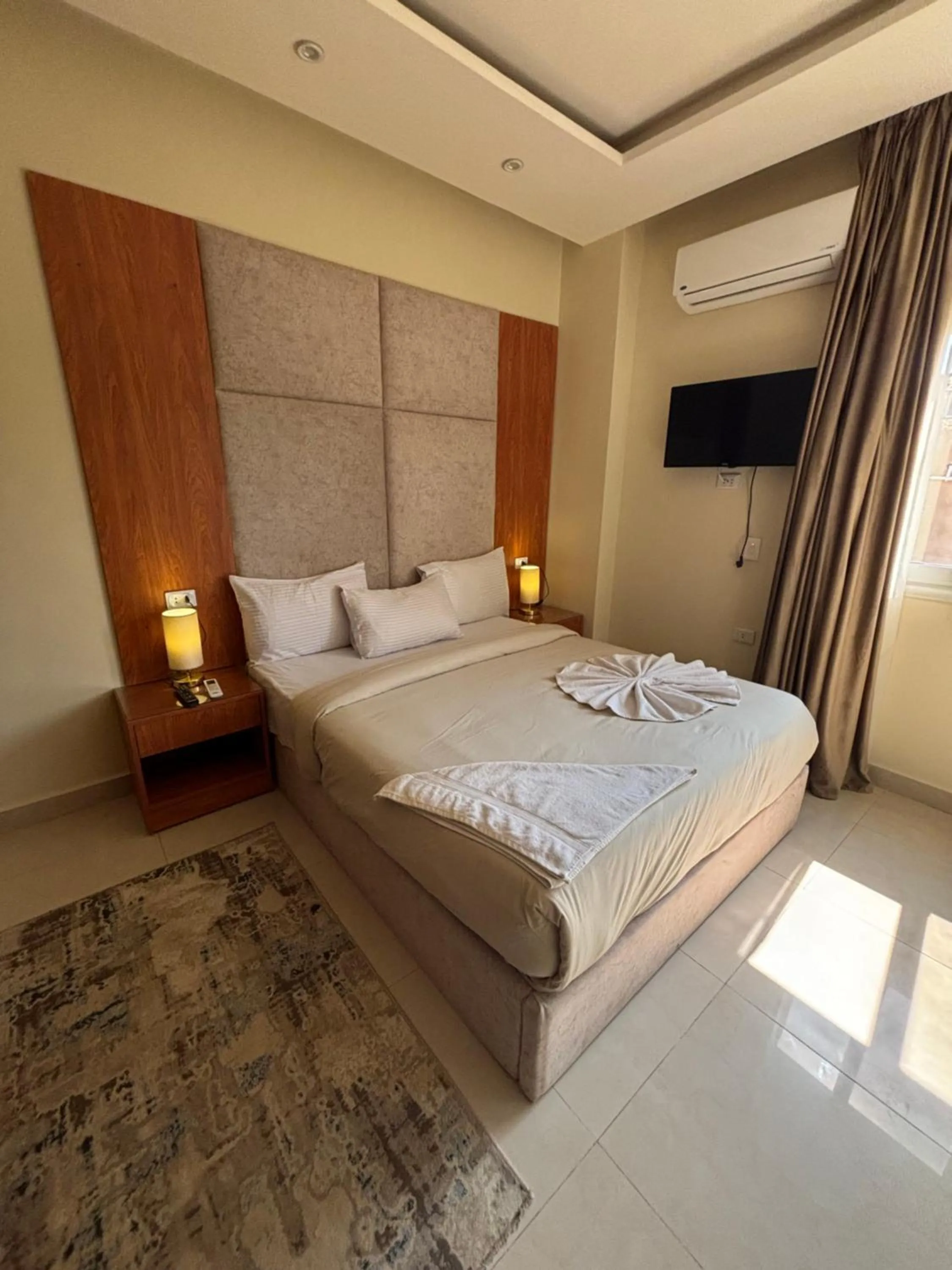Bed in Solima Pyramids View