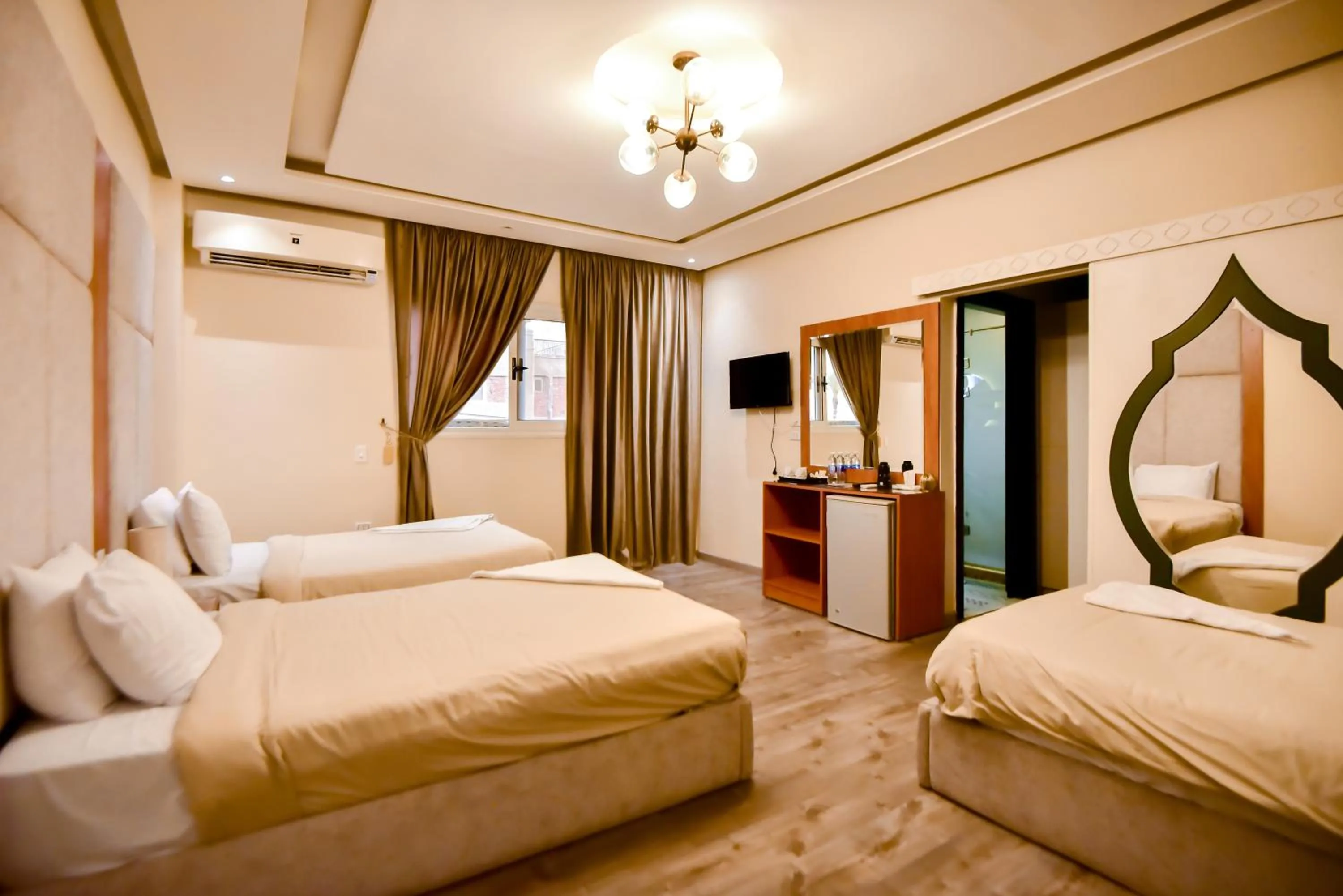 Bed in Solima Pyramids View