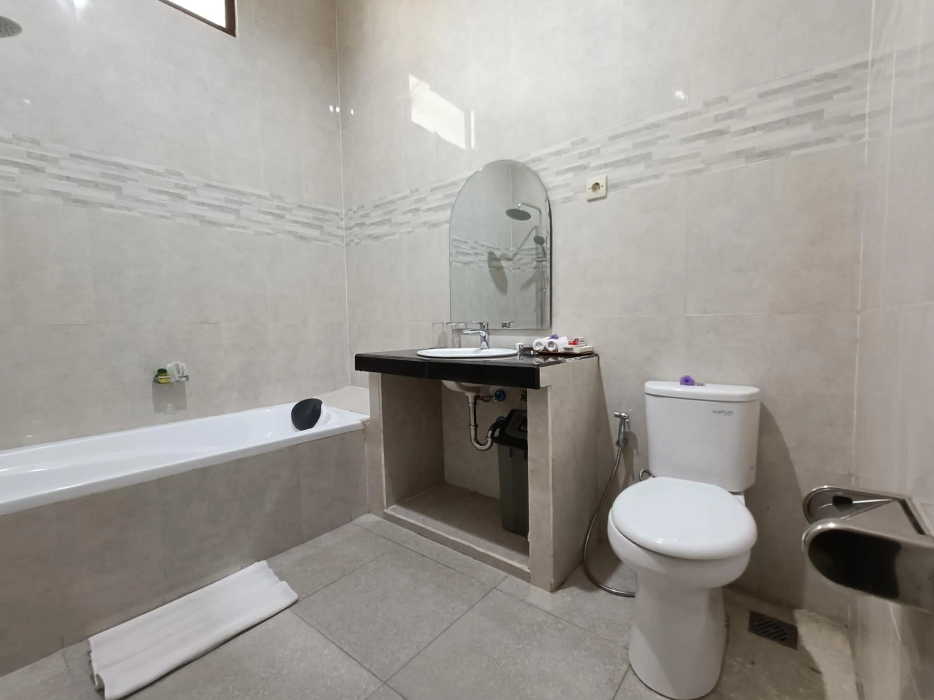 Shower in Wisata Bintang Hotel