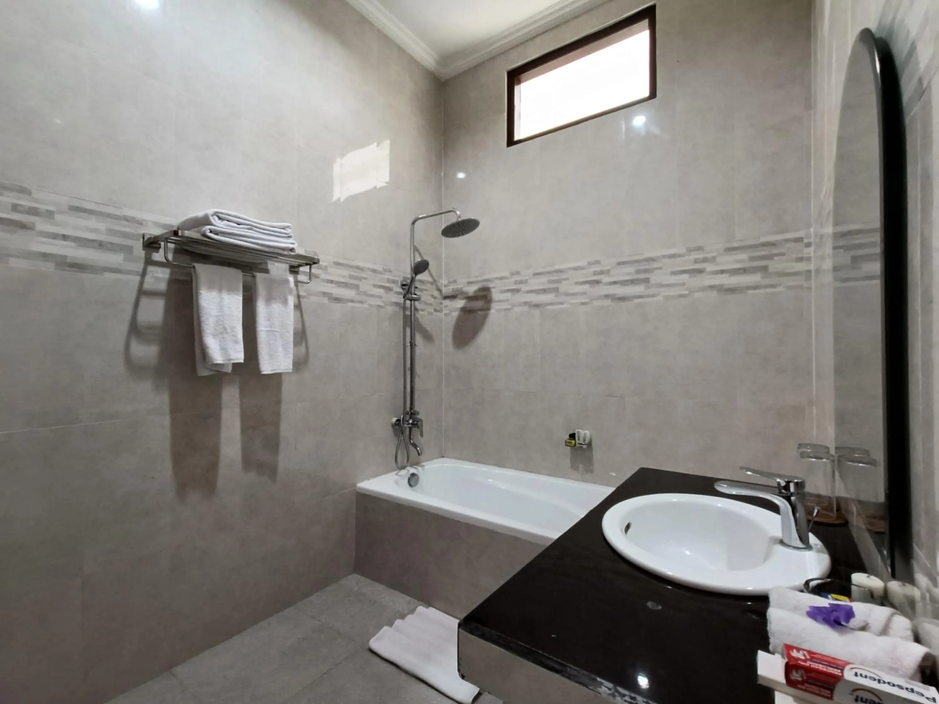 Shower in Wisata Bintang Hotel