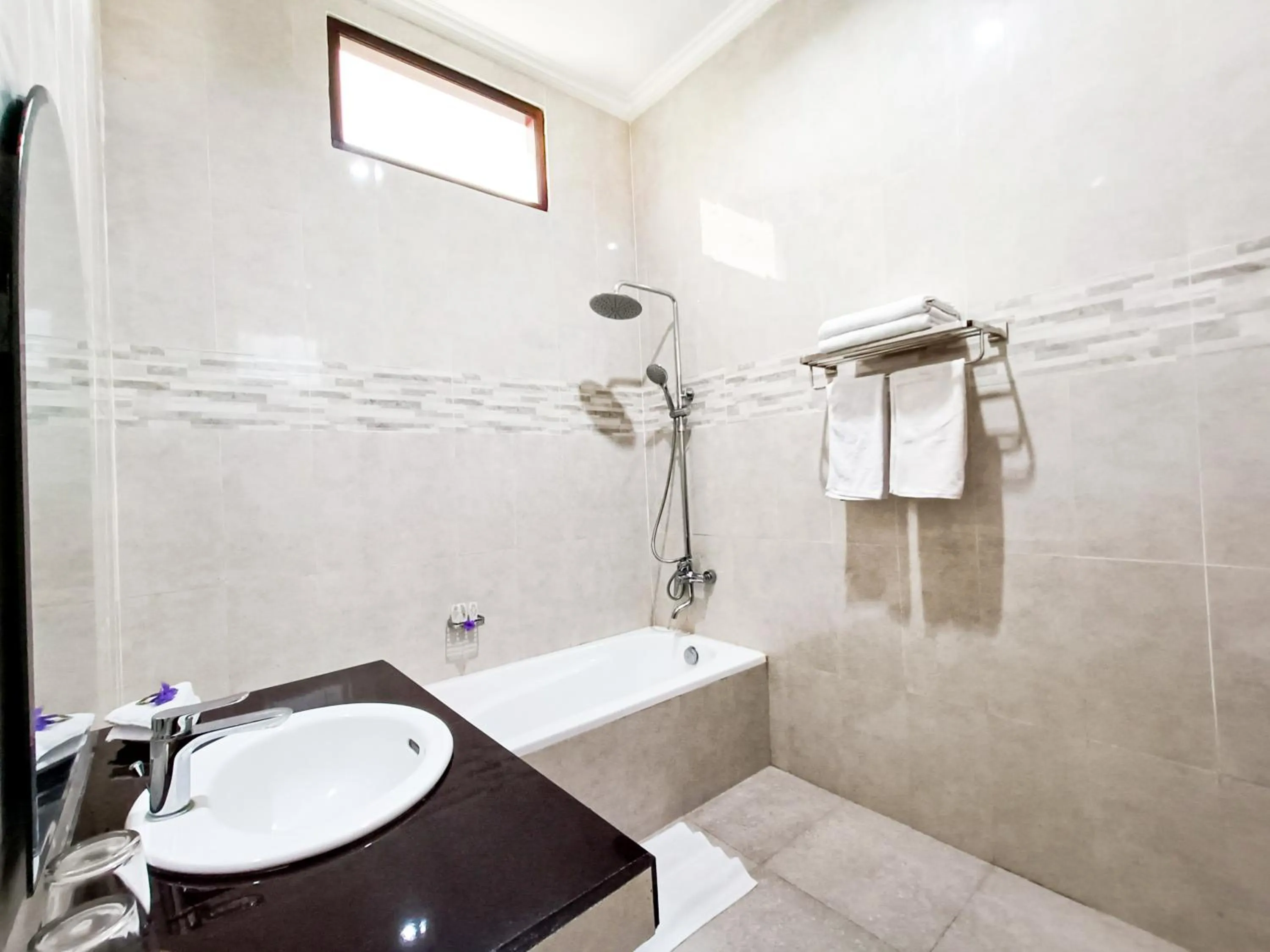 Shower in Wisata Bintang Hotel