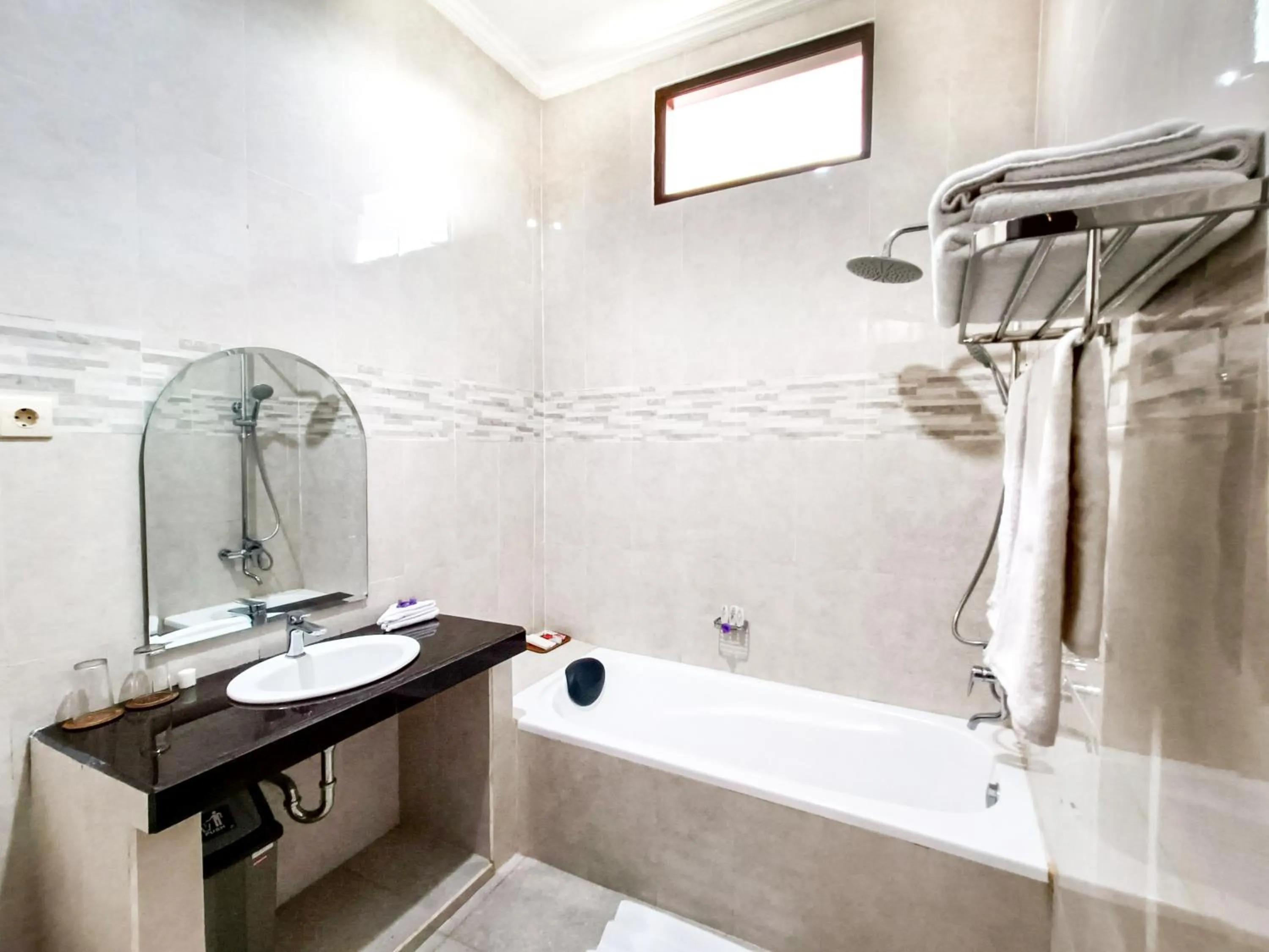 Shower in Wisata Bintang Hotel