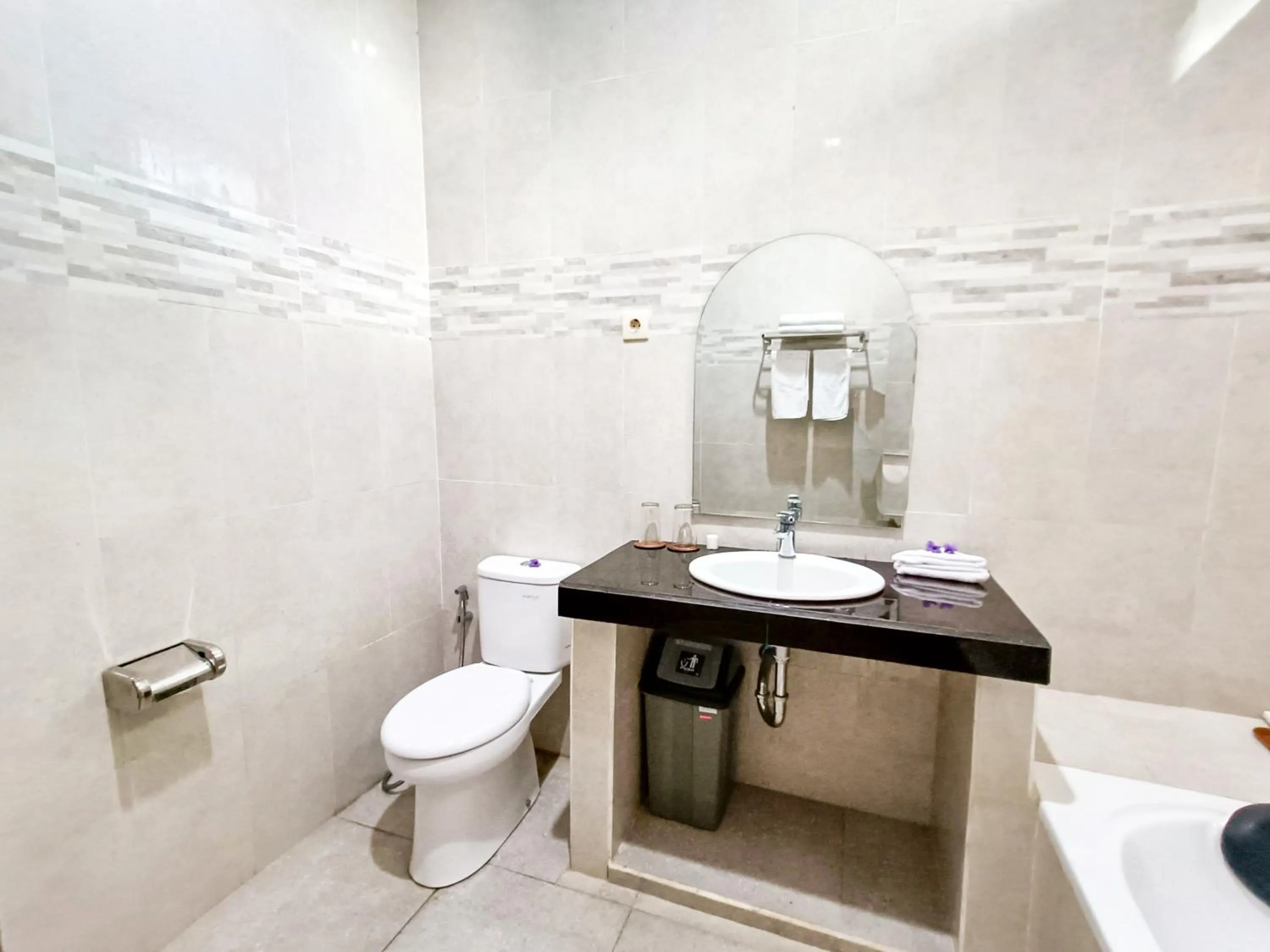 Shower in Wisata Bintang Hotel