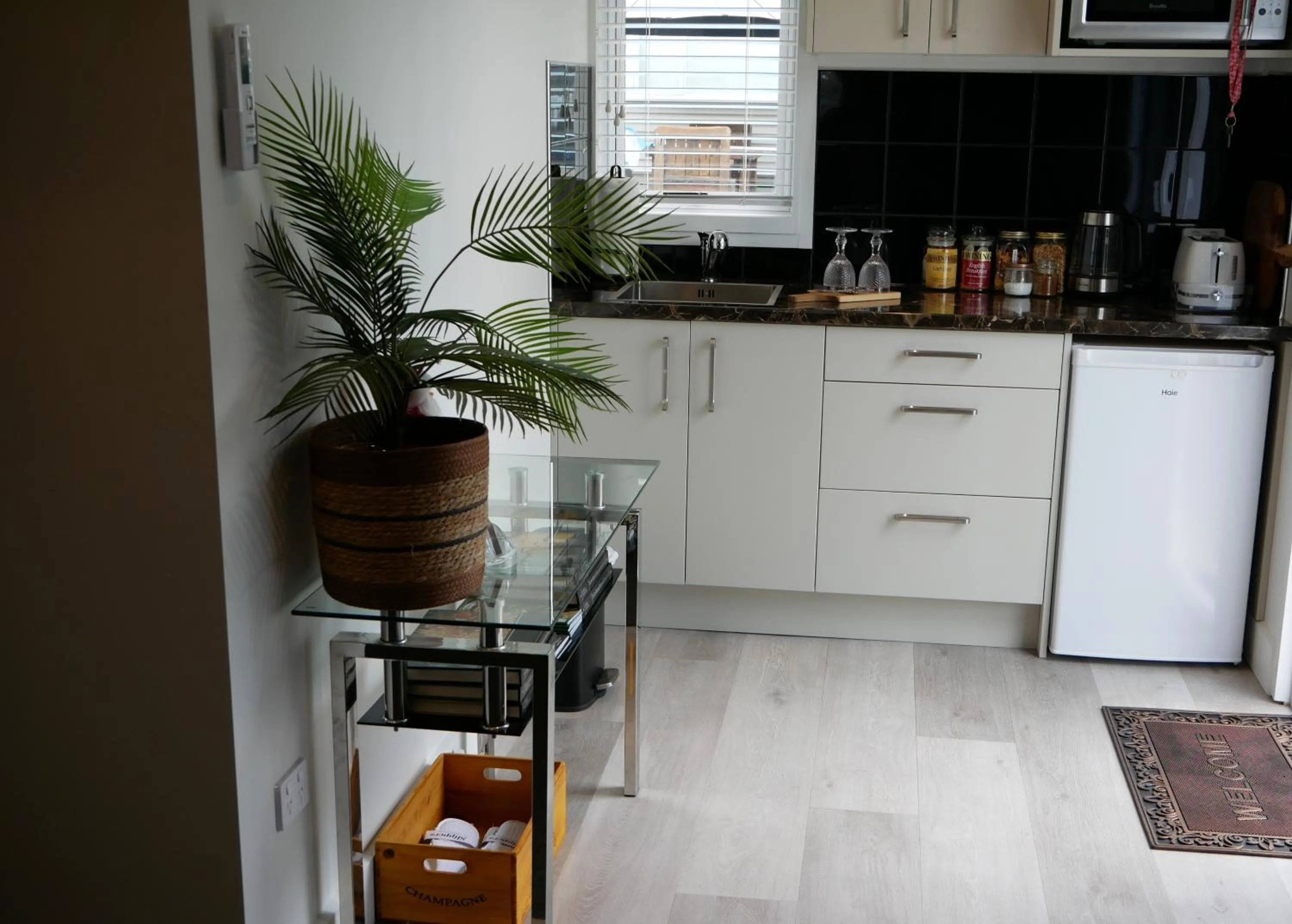 The Pool House Bed & Breakfast - Near Marine Parade Napier