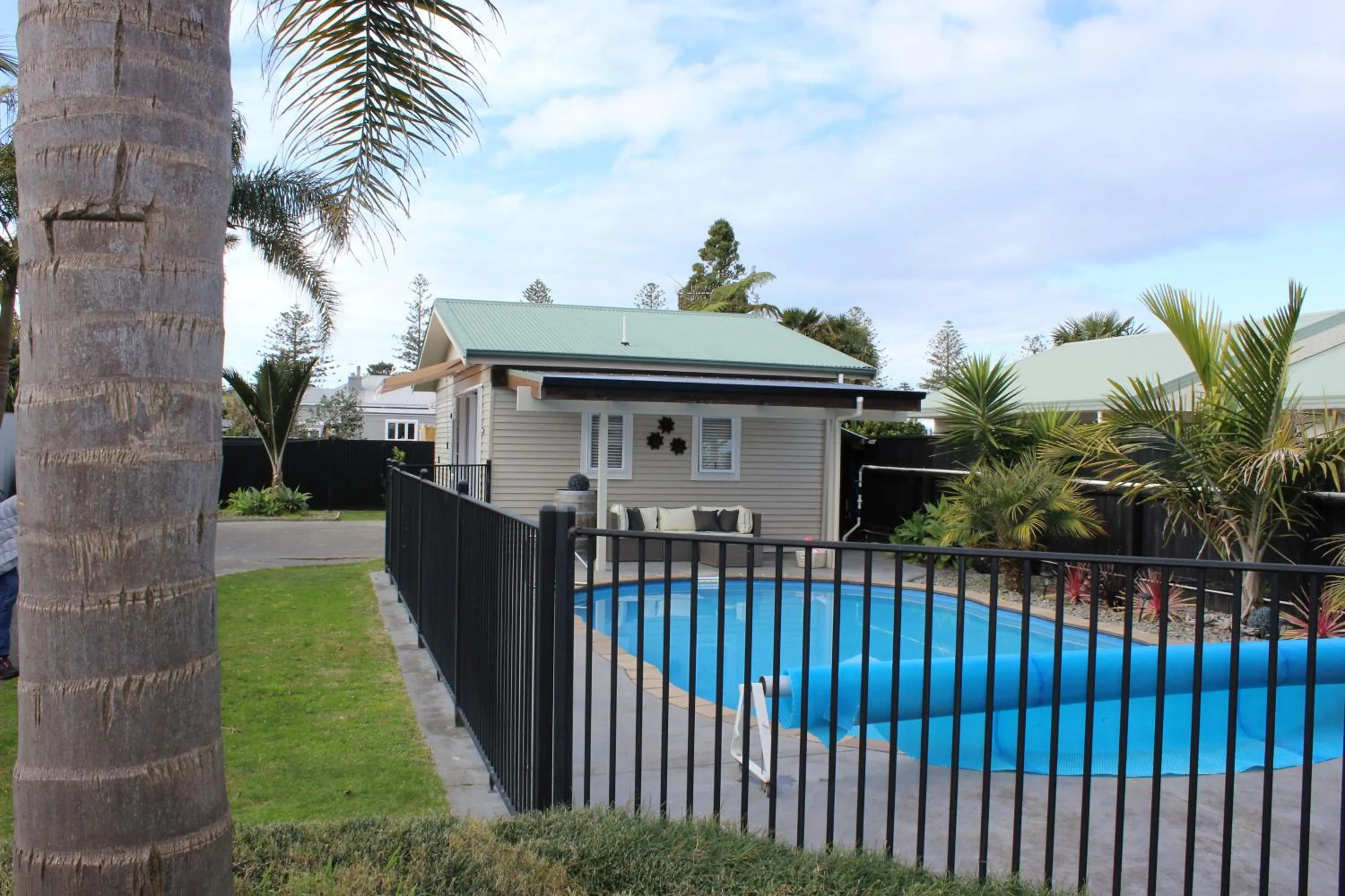 Swimming pool in The Pool House Bed & Breakfast - Near Marine Parade Napier