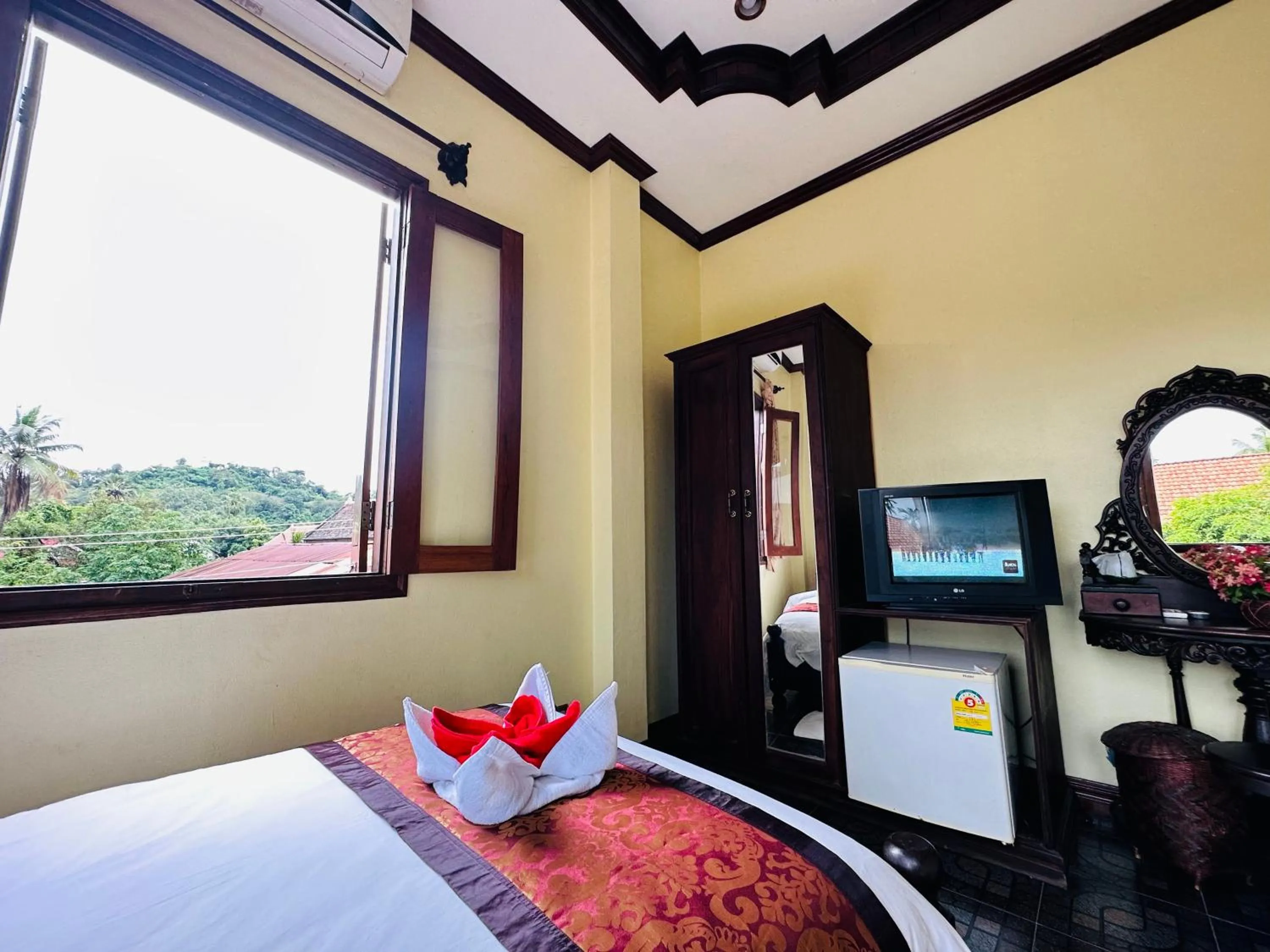 Communal lounge/ TV room, Bed in Visoun Luang Prabang Hotel