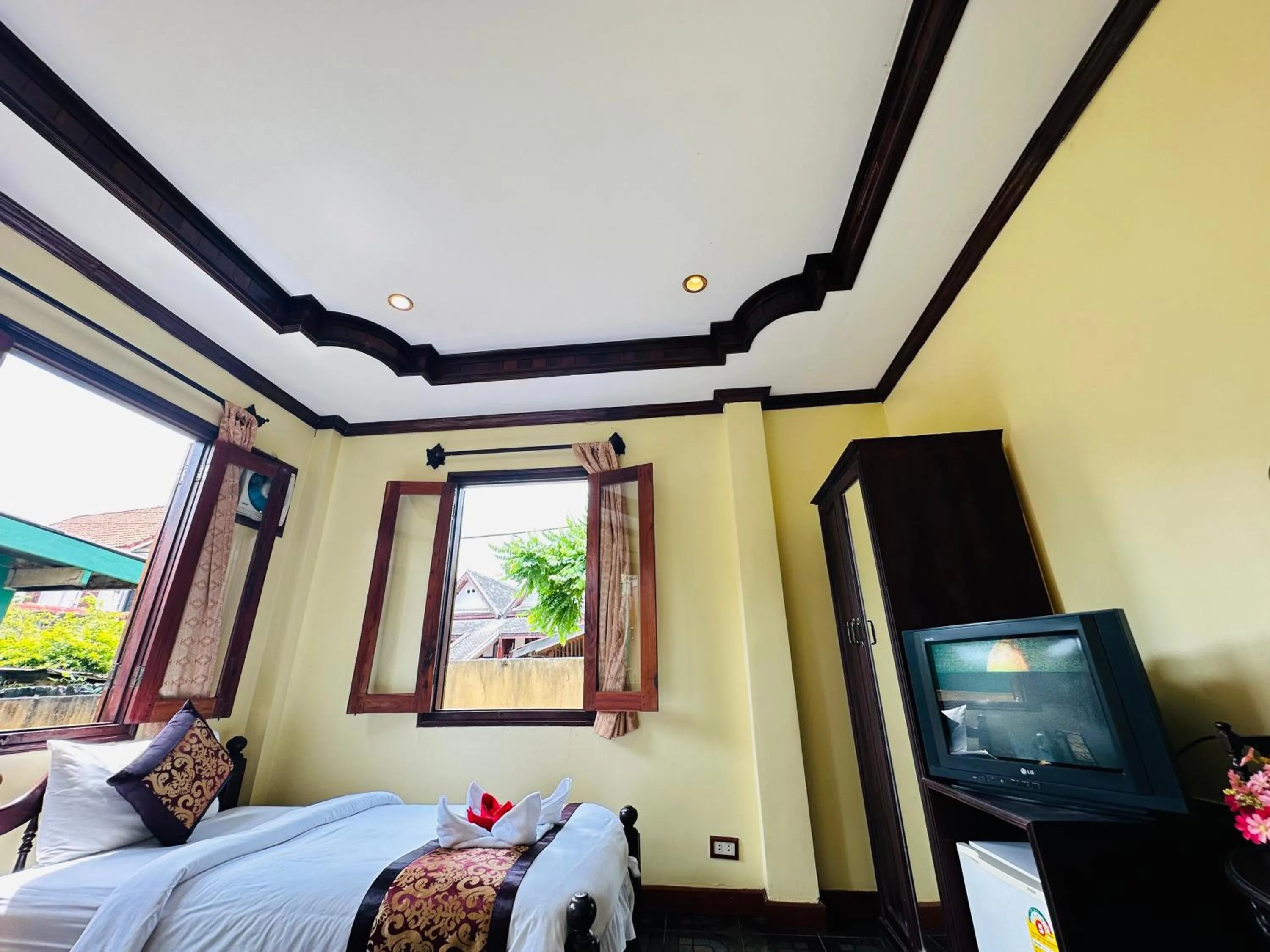 Communal lounge/ TV room, Bed in Visoun Luang Prabang Hotel