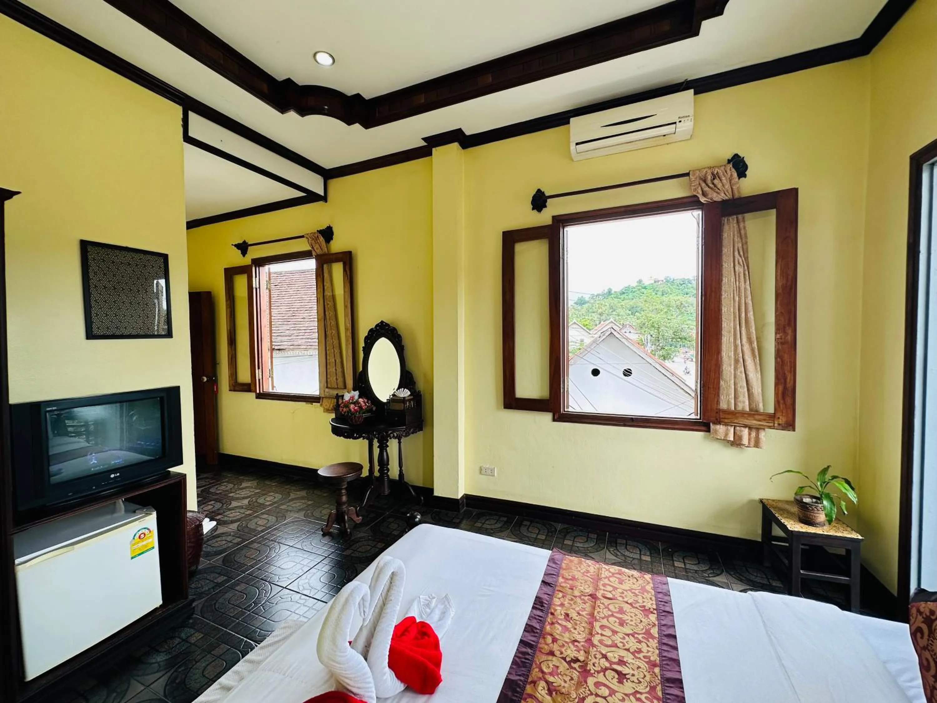 Communal lounge/ TV room, Bed in Visoun Luang Prabang Hotel