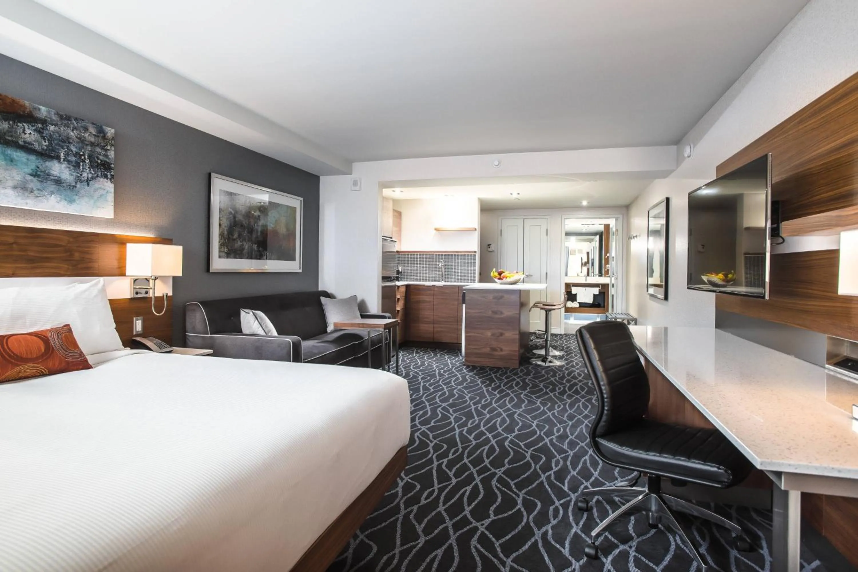 Bedroom, Bed in Delta Hotels by Marriott Waterloo