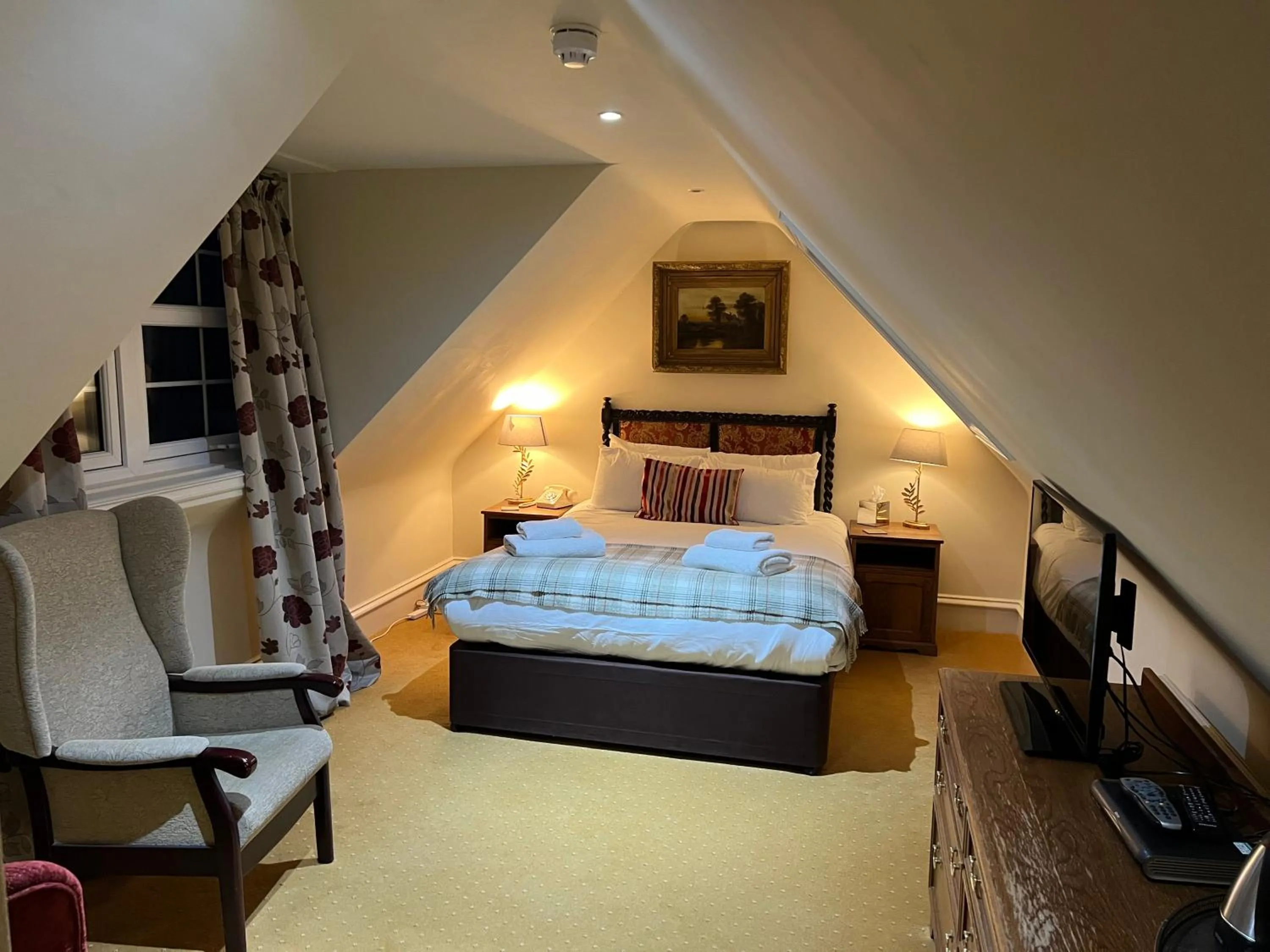 Bedroom, Bed in Dalmunzie Castle Hotel