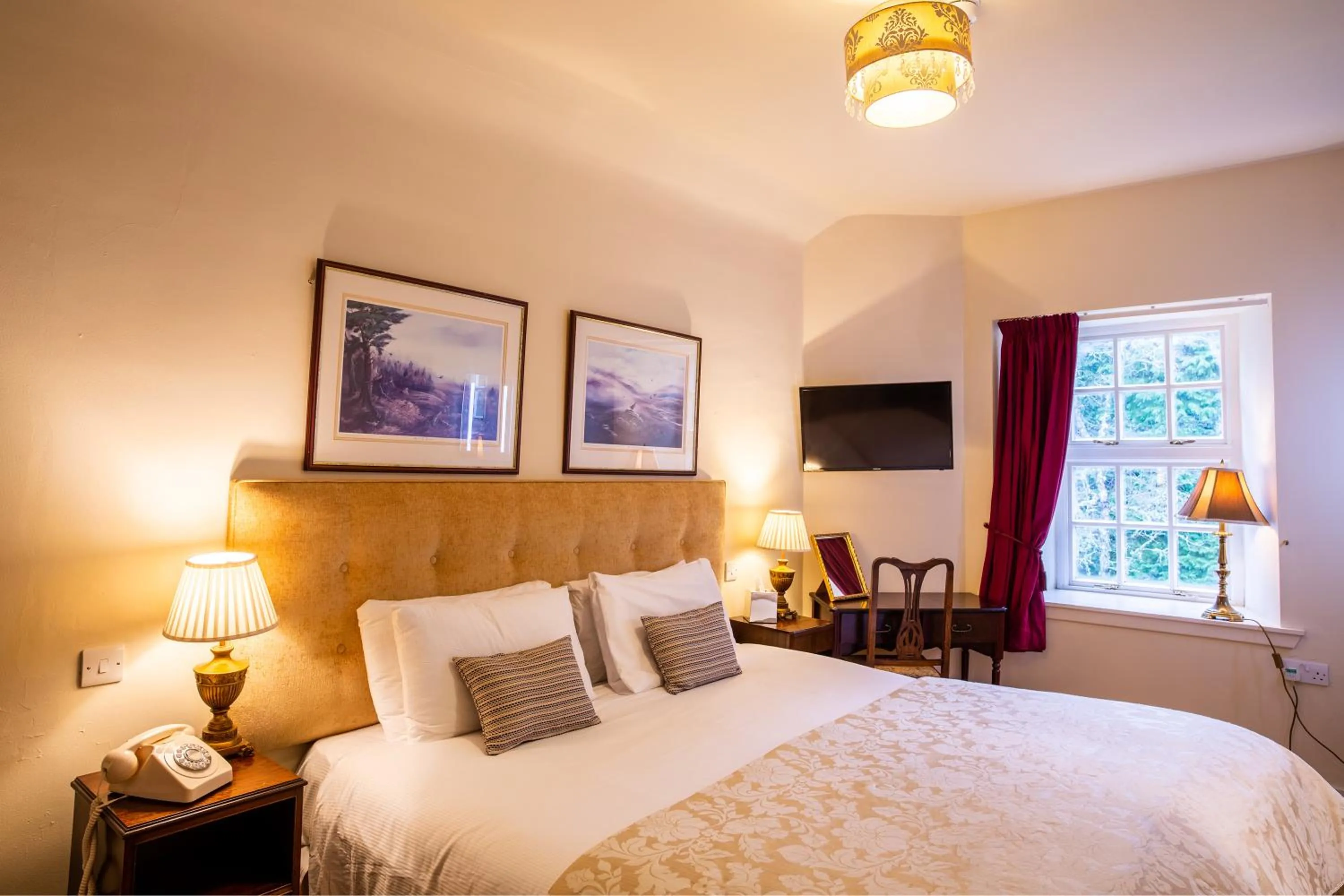 Photo of the whole room, Bed in Dalmunzie Castle Hotel