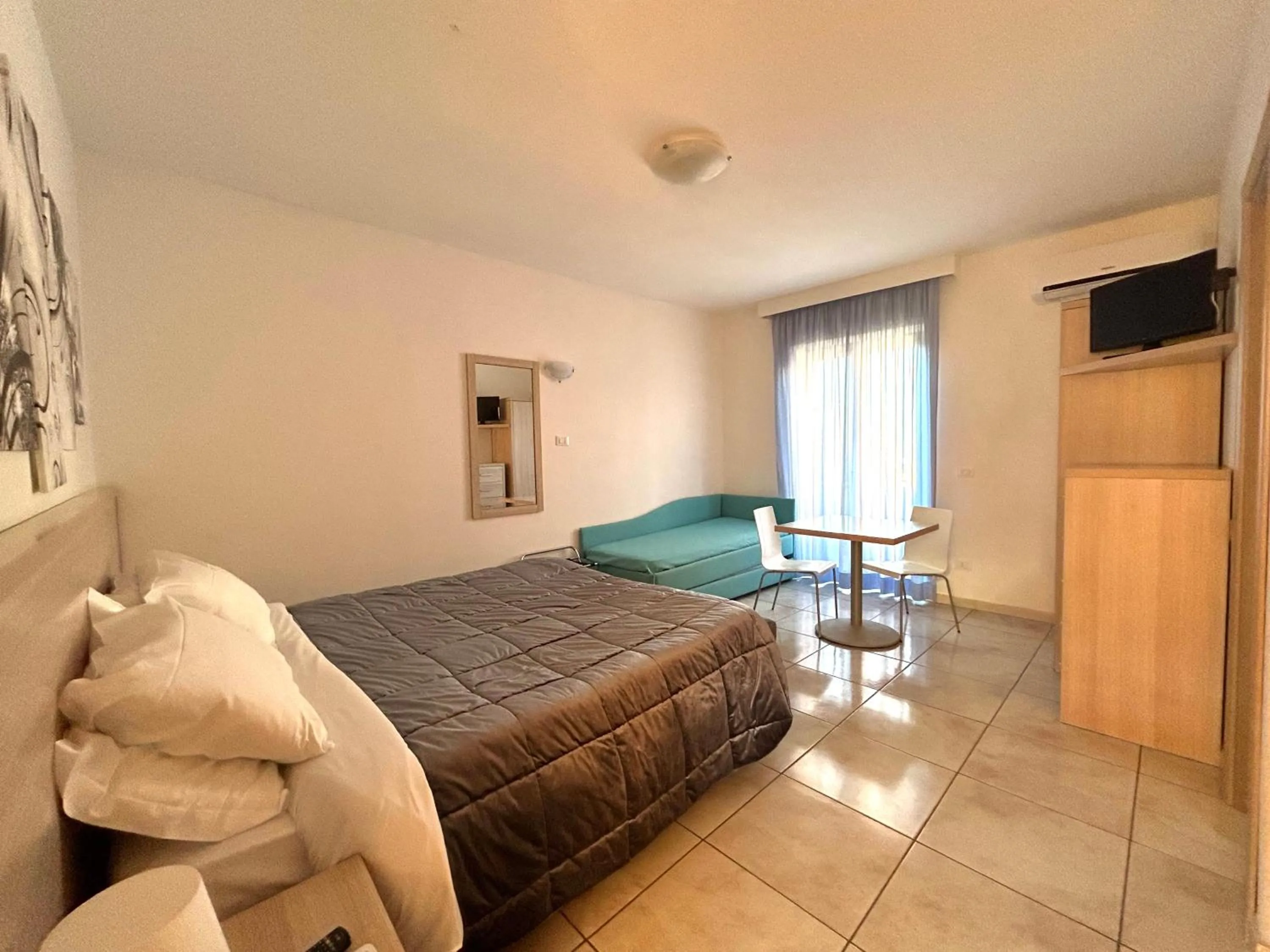 Communal lounge/ TV room, Bed in Hotel Park