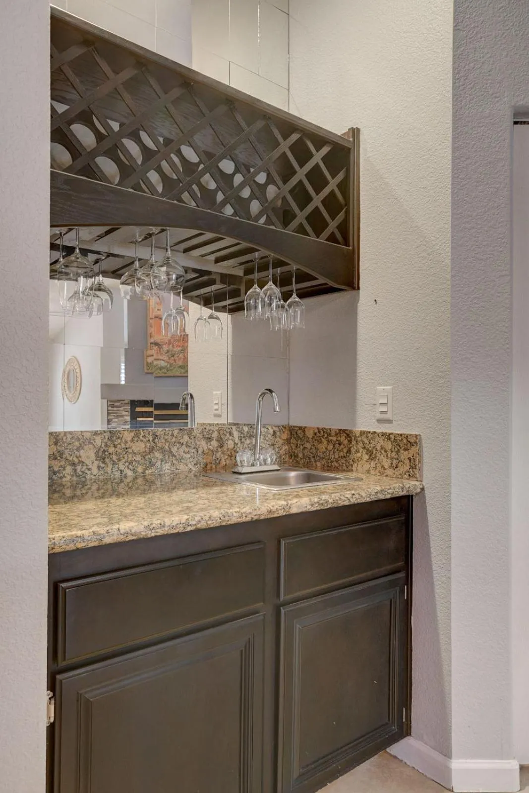 oven in Mirage Pool House - Heart of LV, Swimming Pool, Games, heavenly relaxation