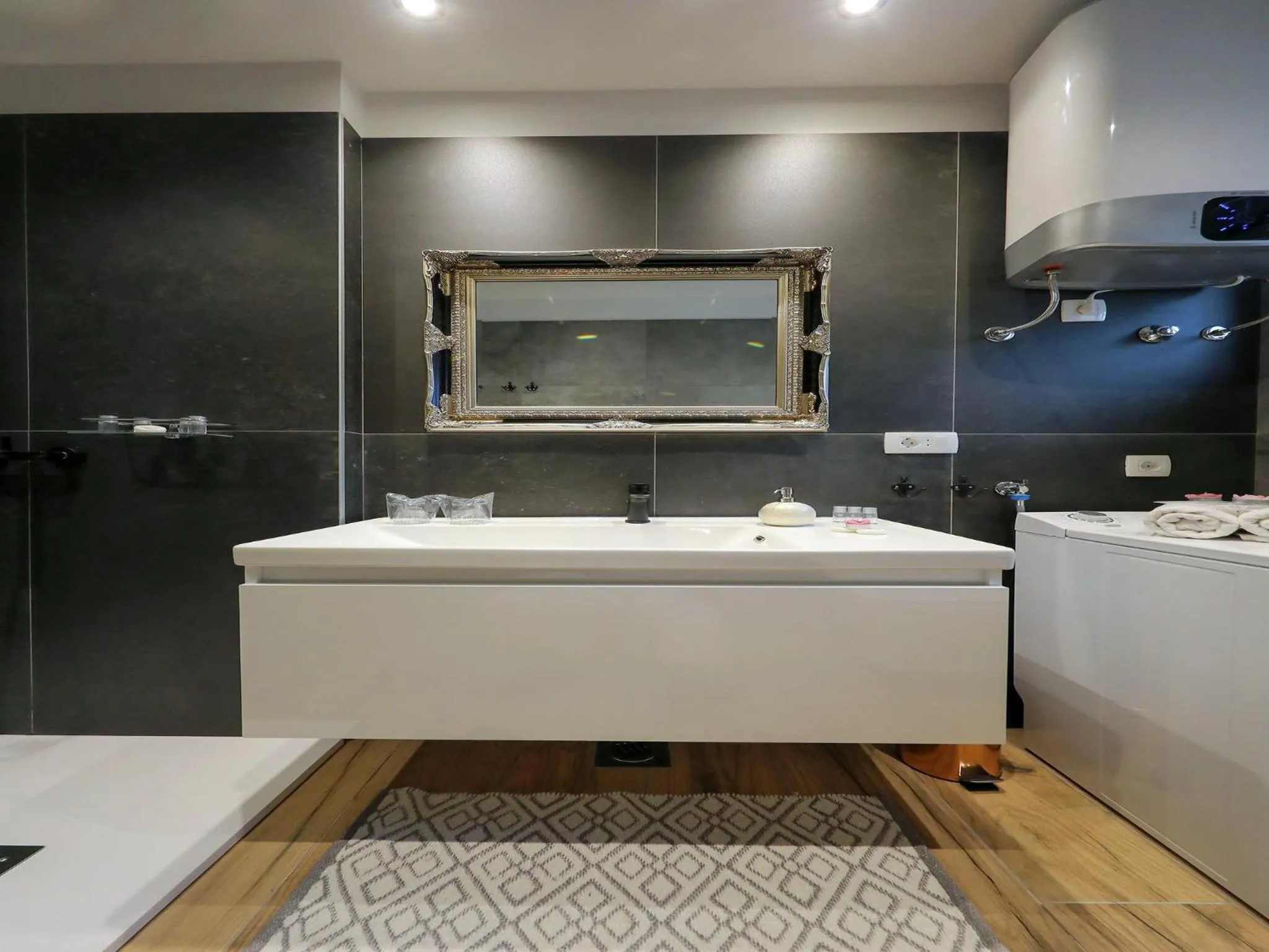 Aldo Apartments Center