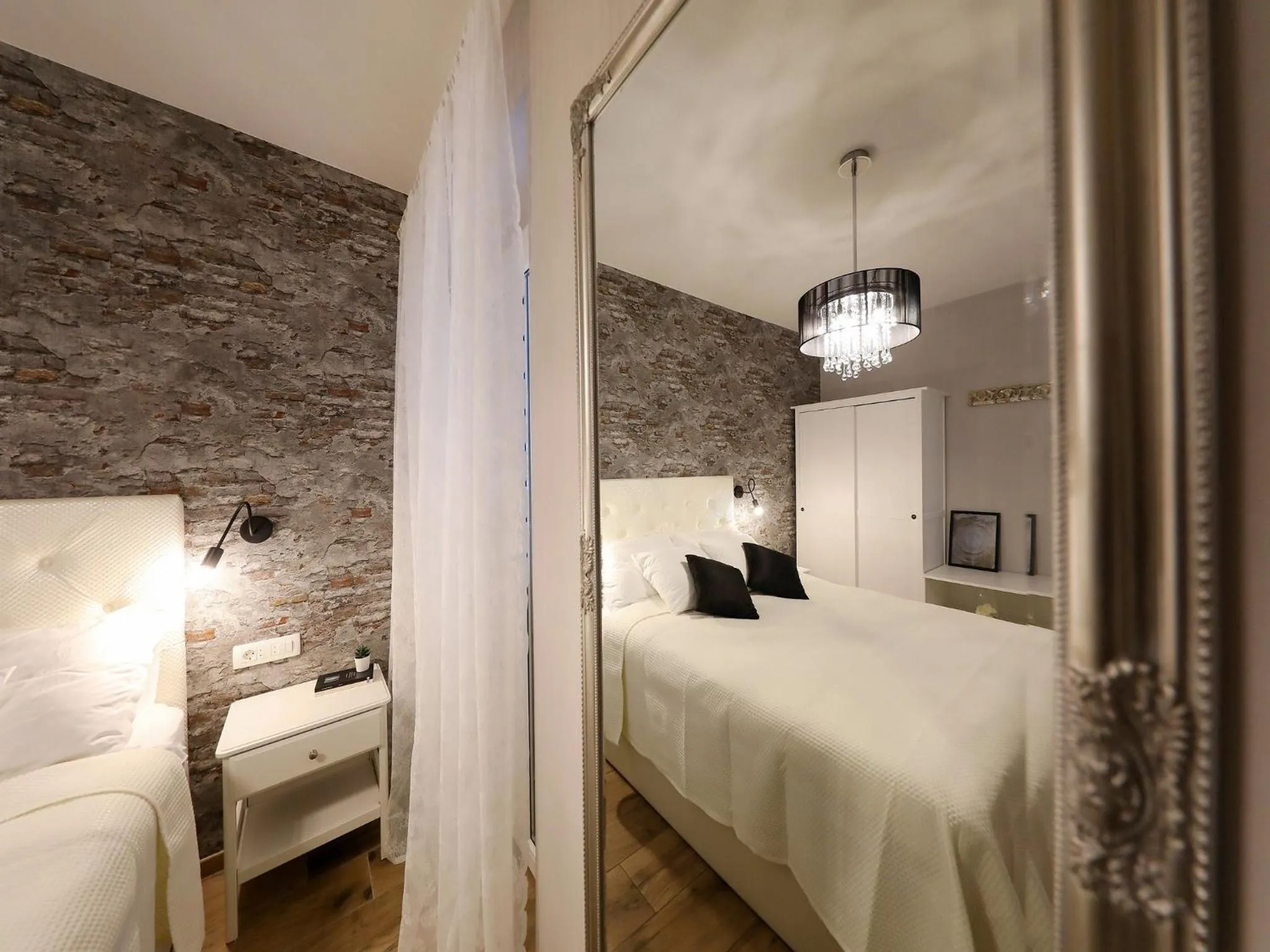 Bed in Aldo Apartments Center