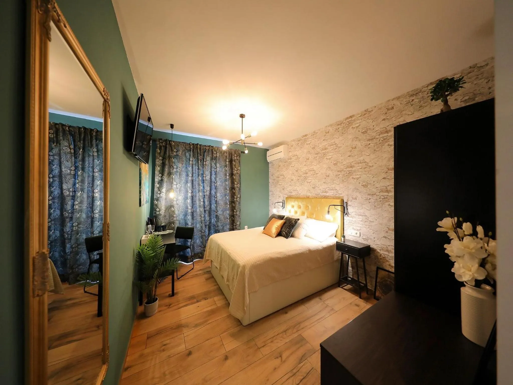 Bed in Aldo Apartments Center