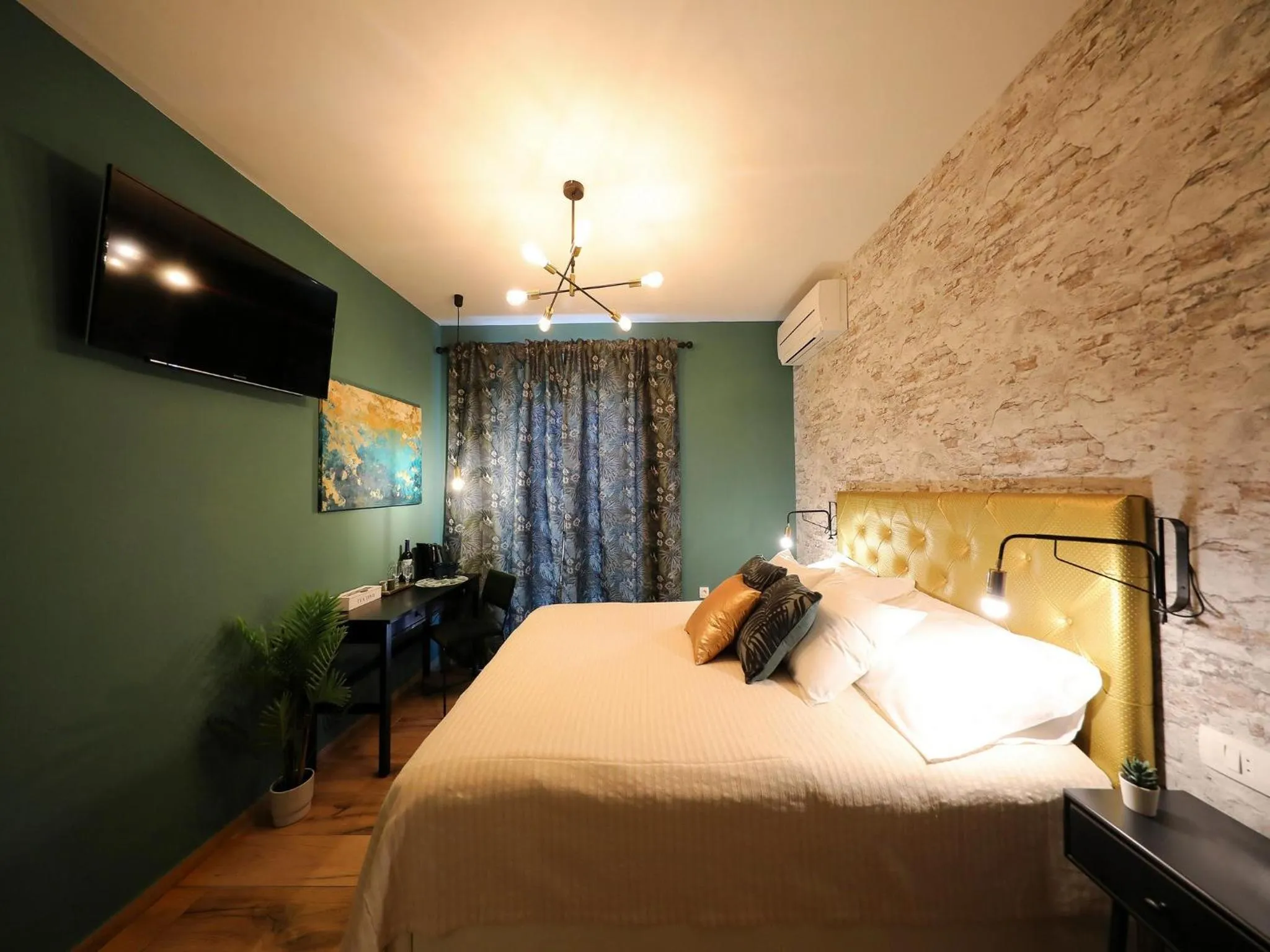 Bed in Aldo Apartments Center